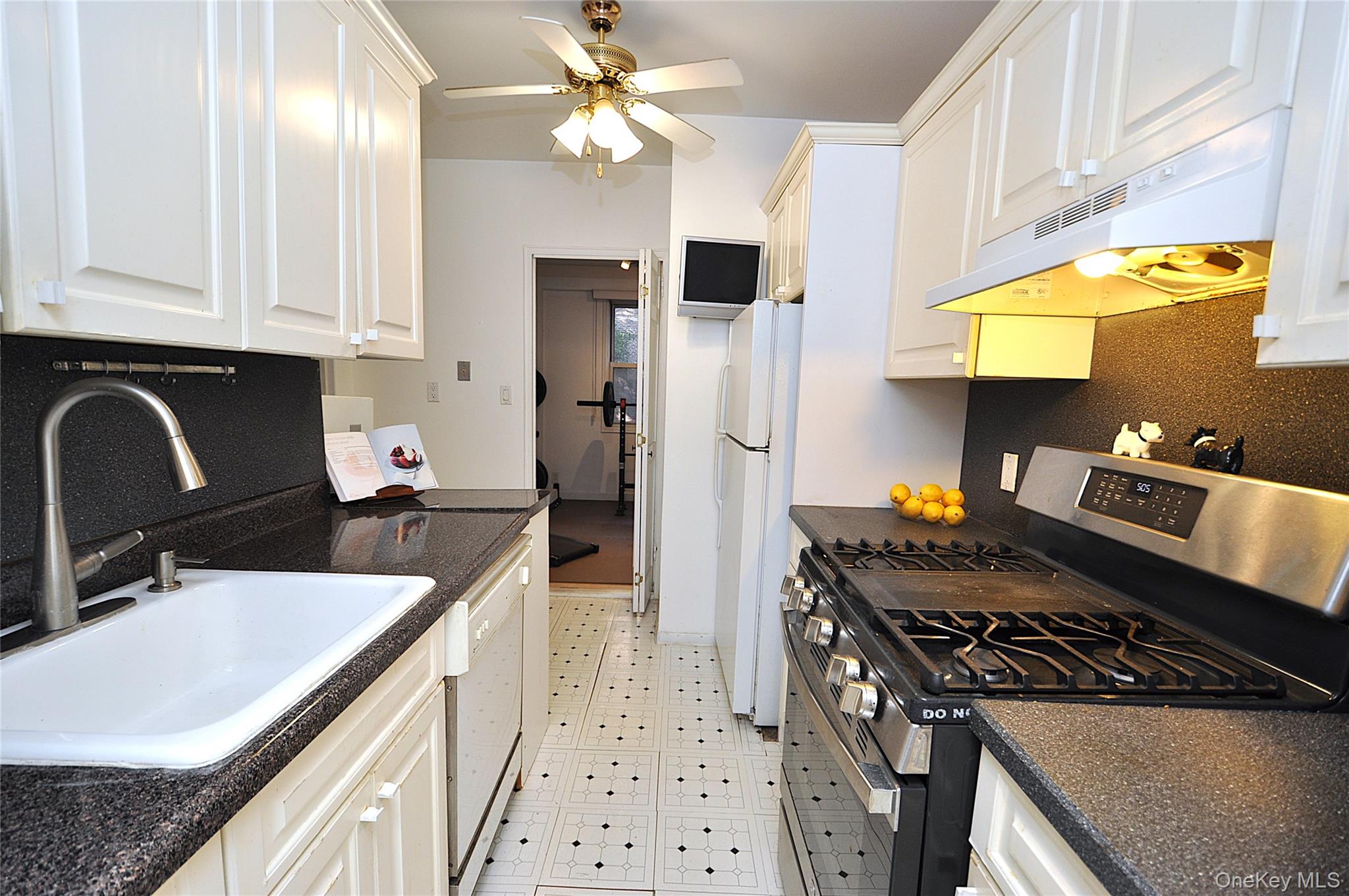 230 Garth Road 3b1 Property Photo 45