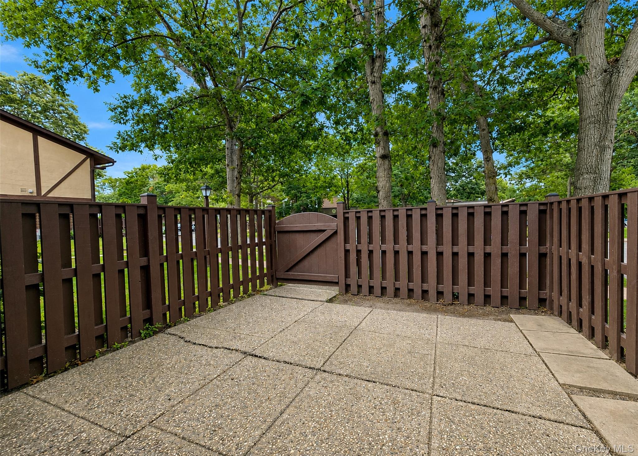 145 Cambridge Drive Property Photo 2