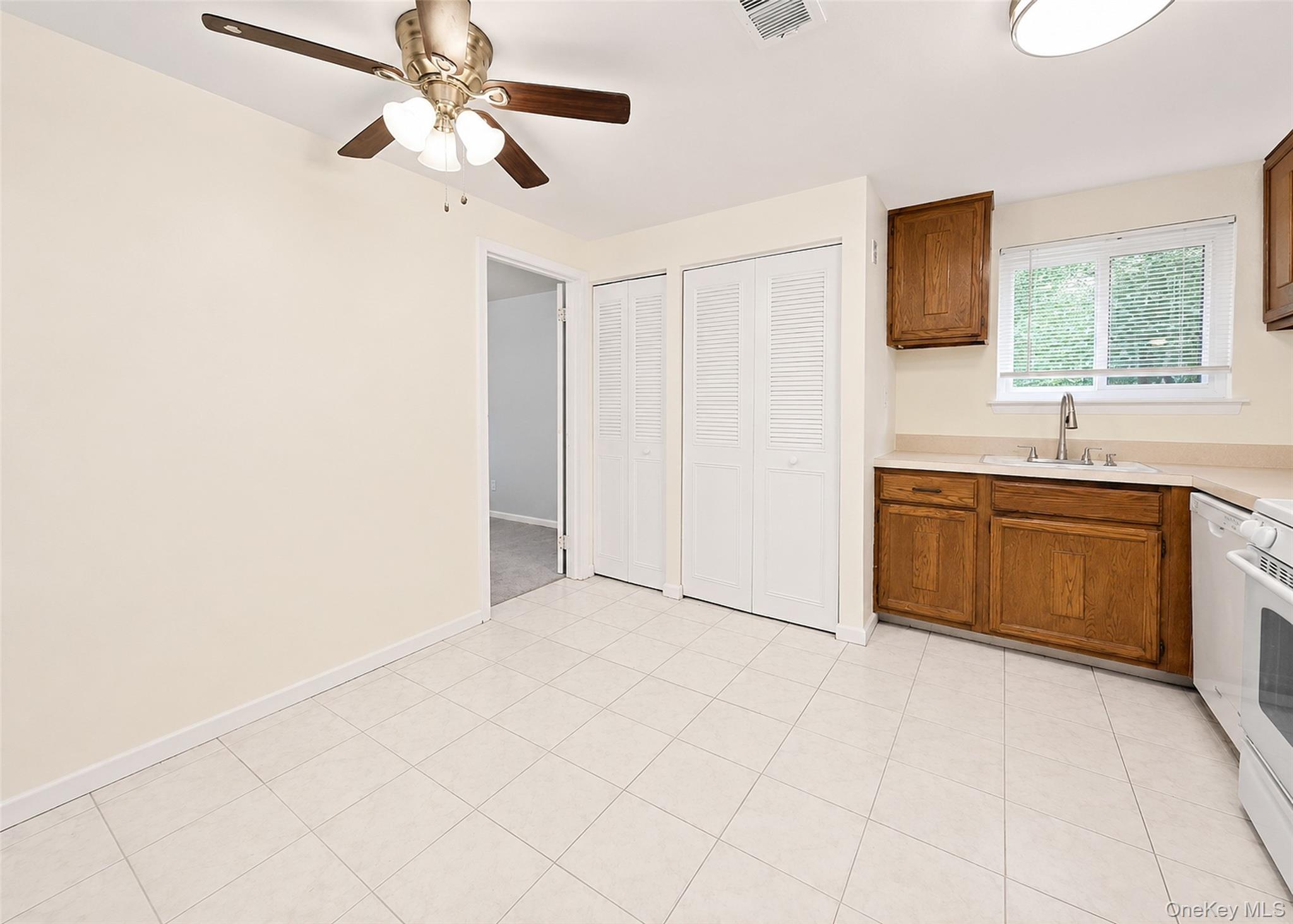 145 Cambridge Drive Property Photo 6