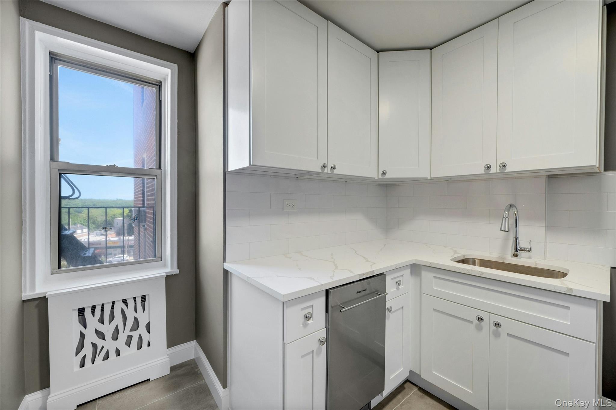 5650 Netherland Avenue 3c Property Photo 3
