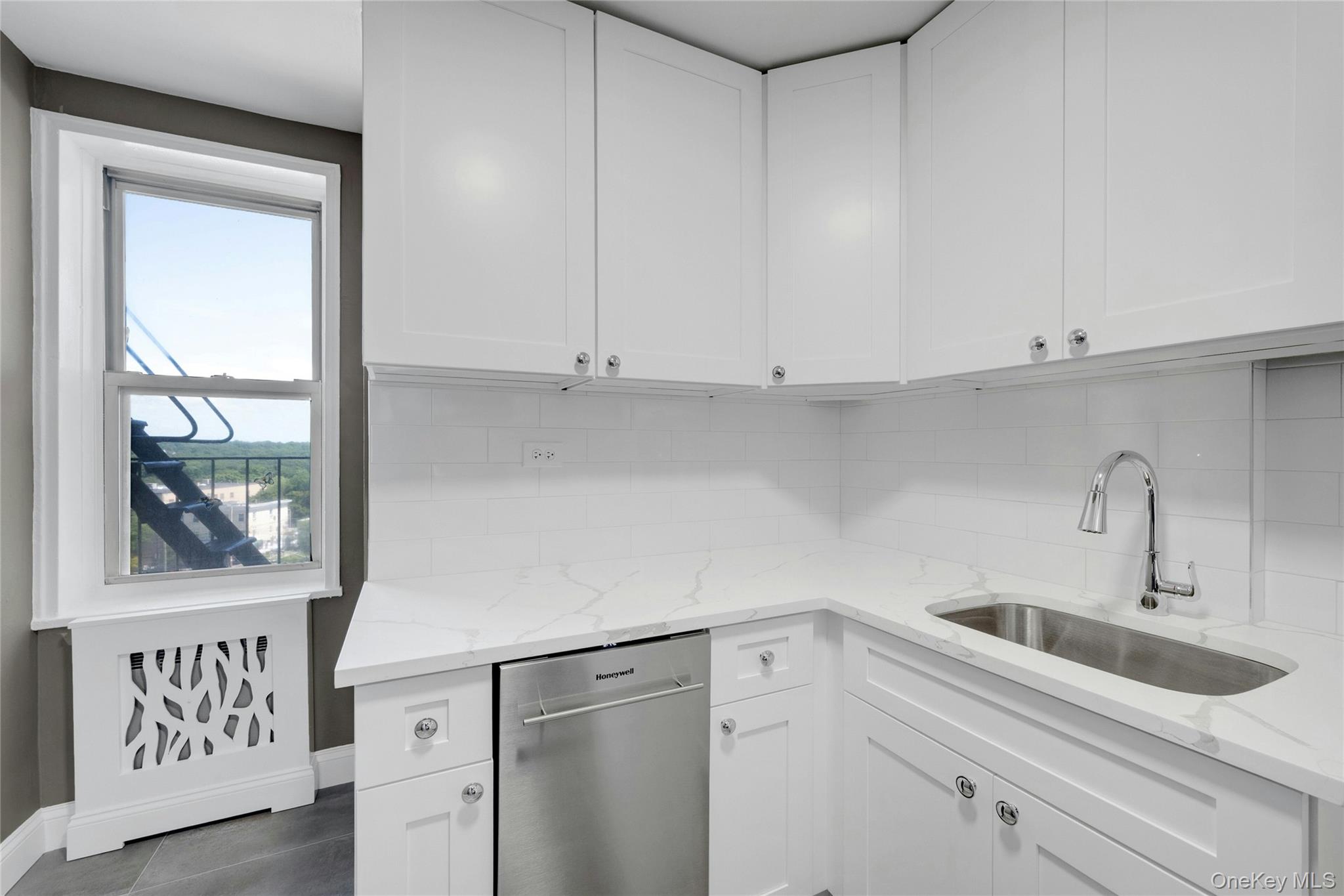 5650 Netherland Avenue 3c Property Photo 5