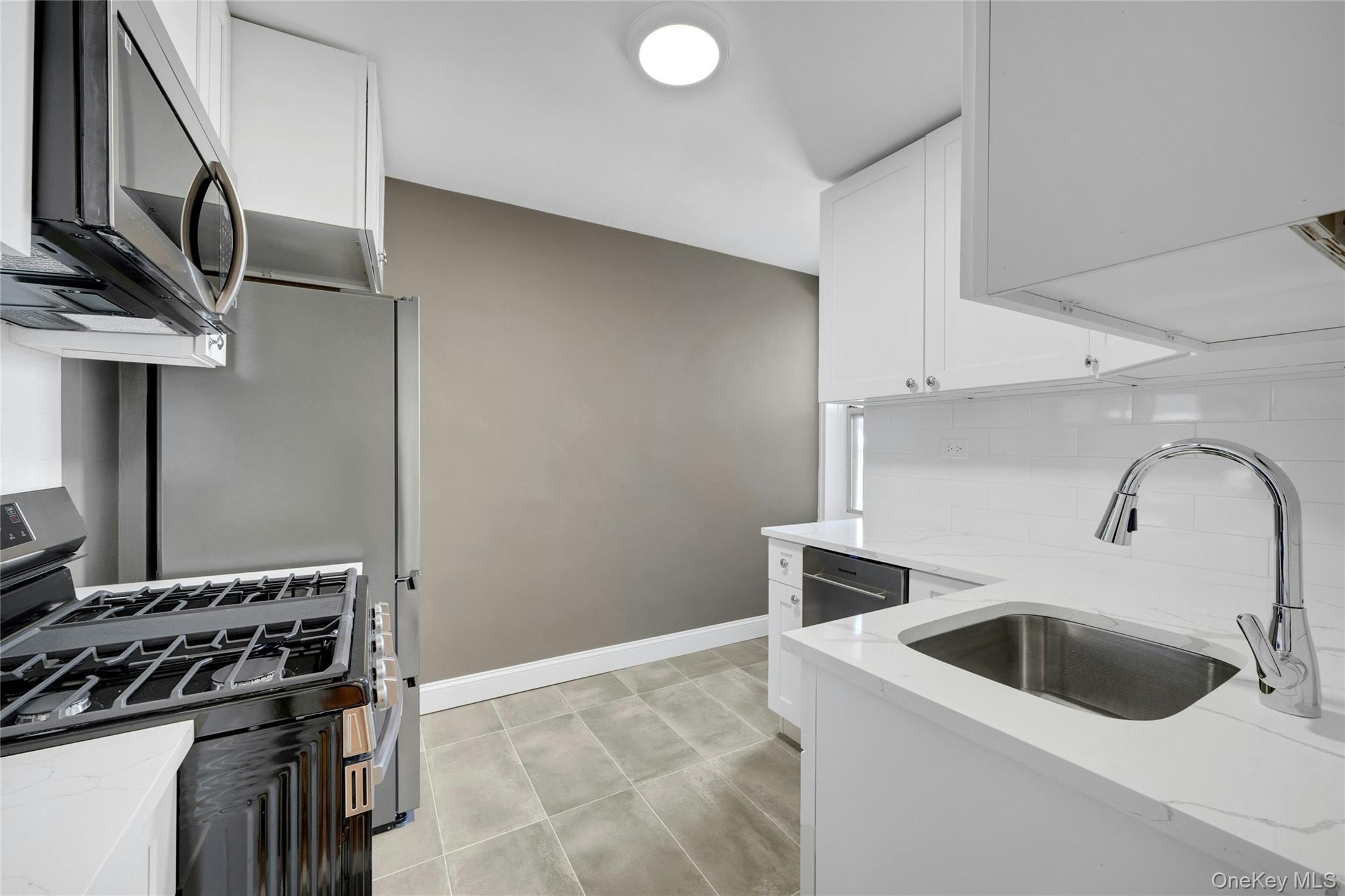 5650 Netherland Avenue 3c Property Photo 6