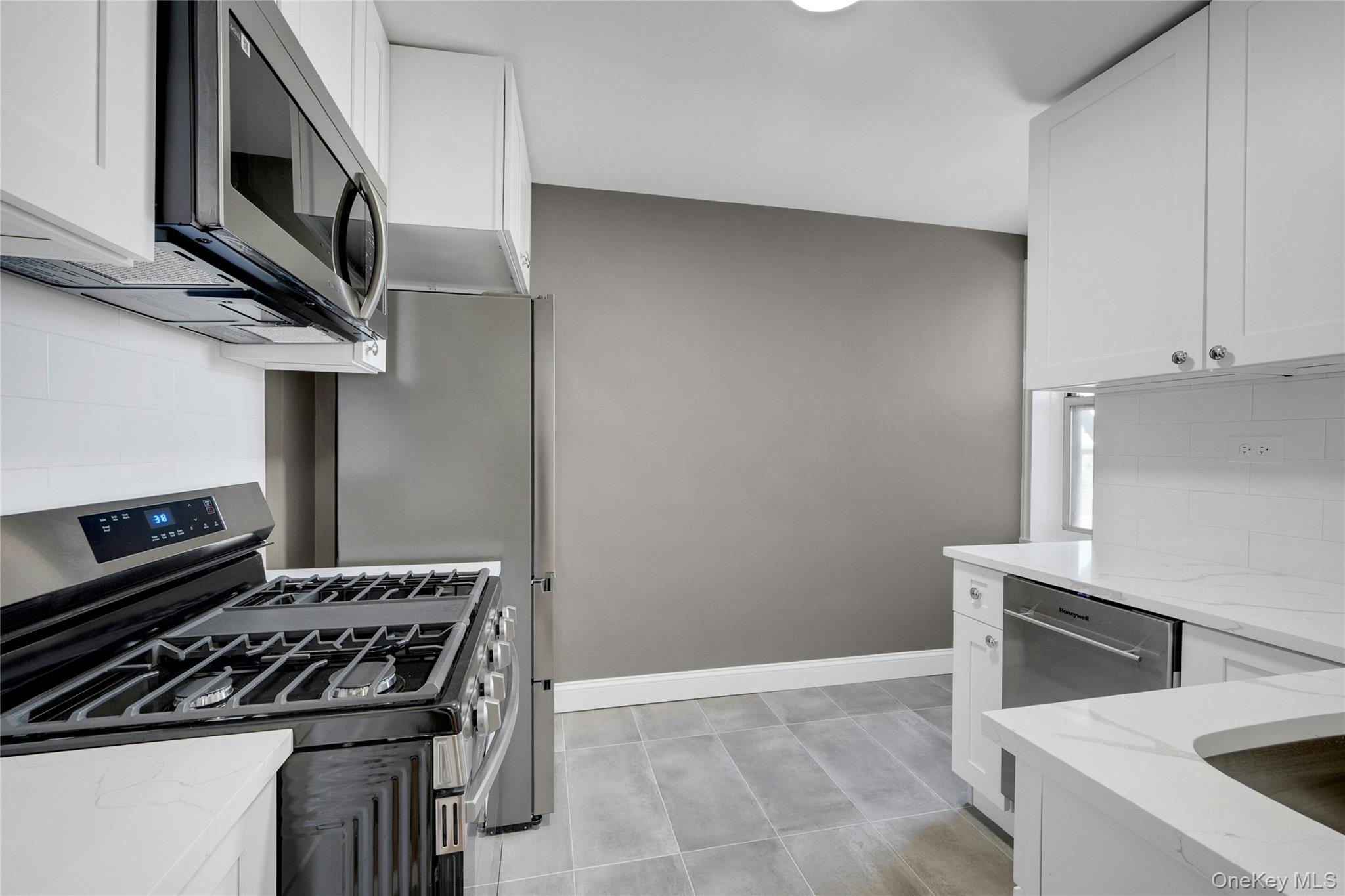 5650 Netherland Avenue 3c Property Photo 7