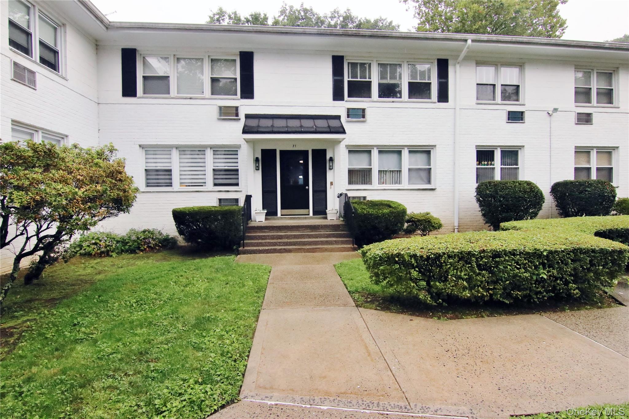 71 Avon Circle D Property Photo 2