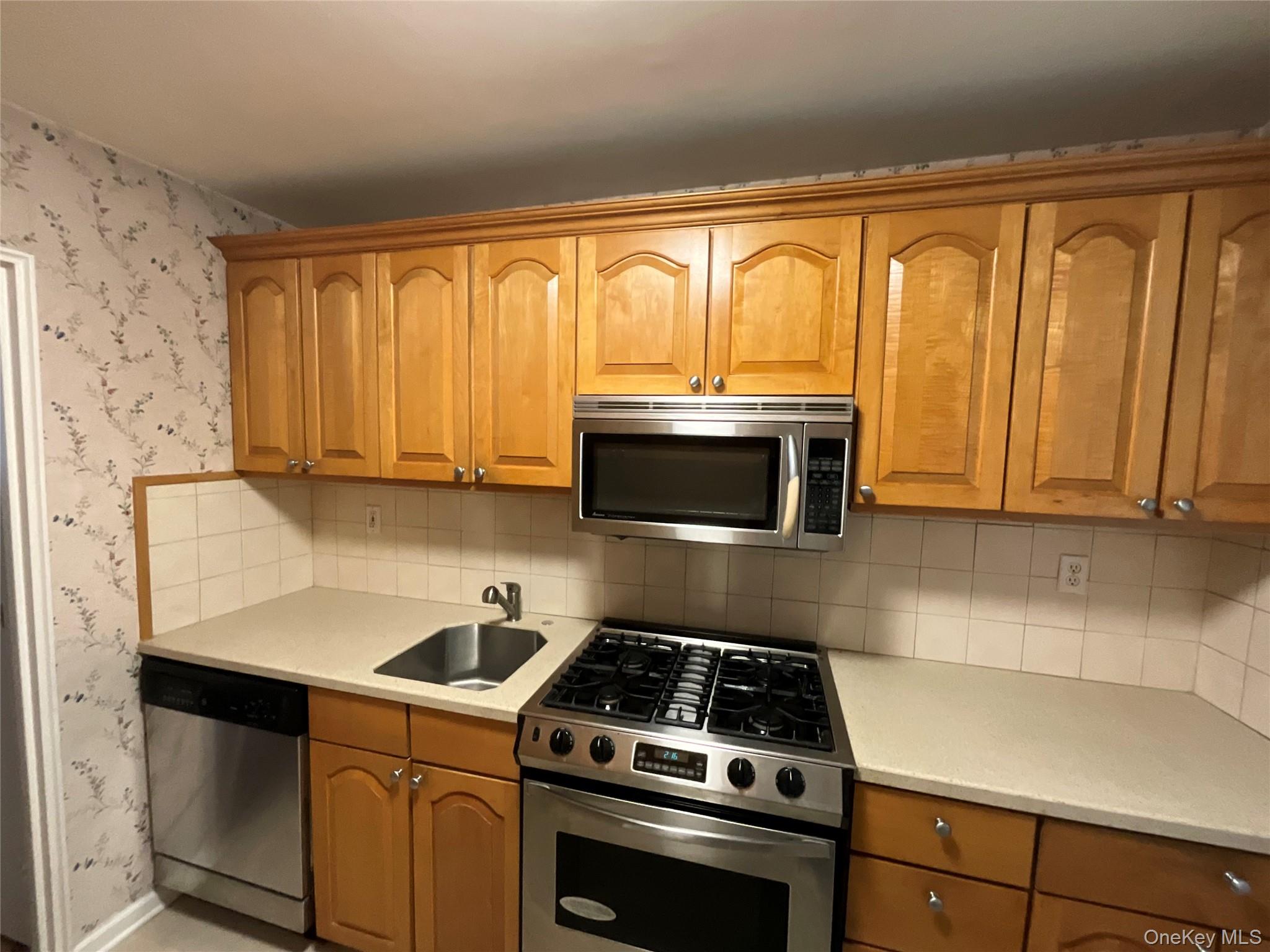 71 Avon Circle D Property Photo 7