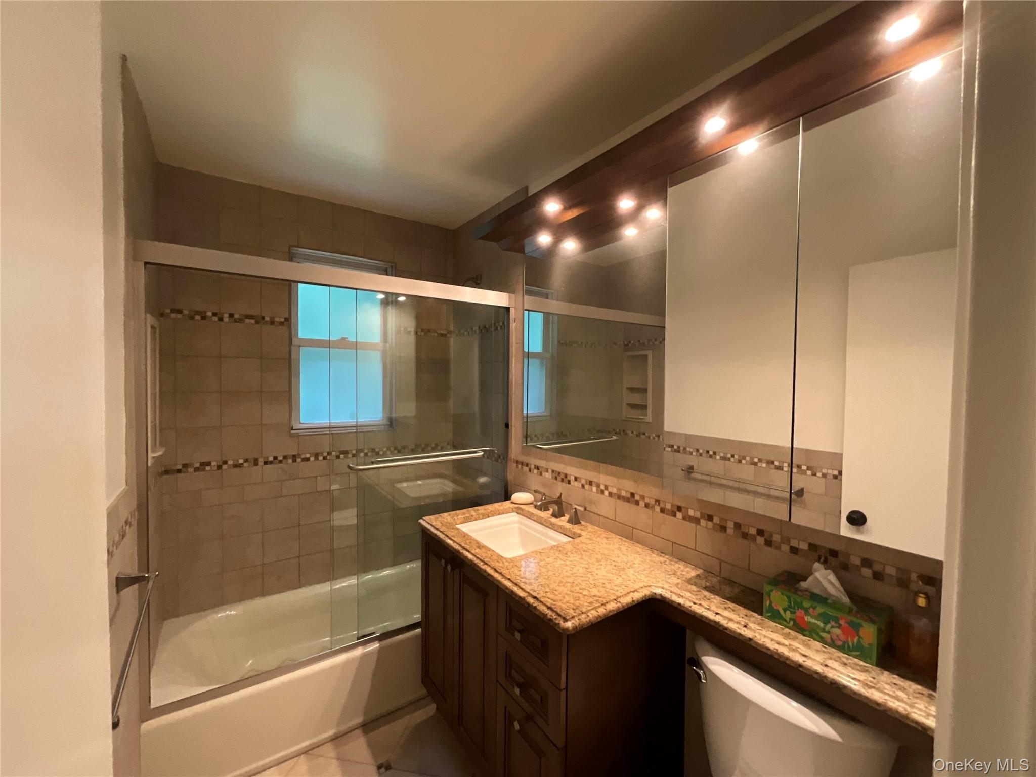 71 Avon Circle D Property Photo 8