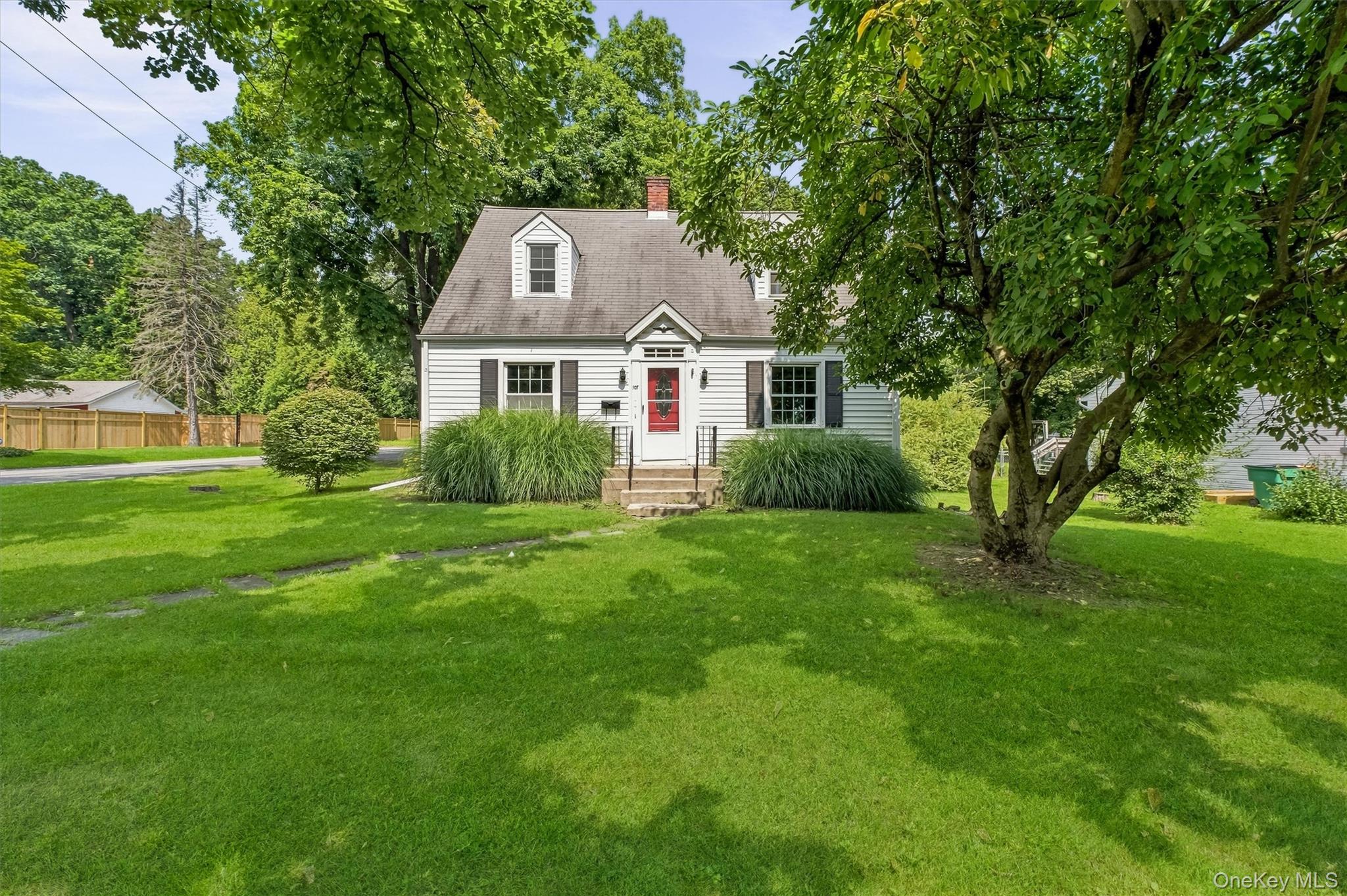 107 E Cedar Street Property Photo 2