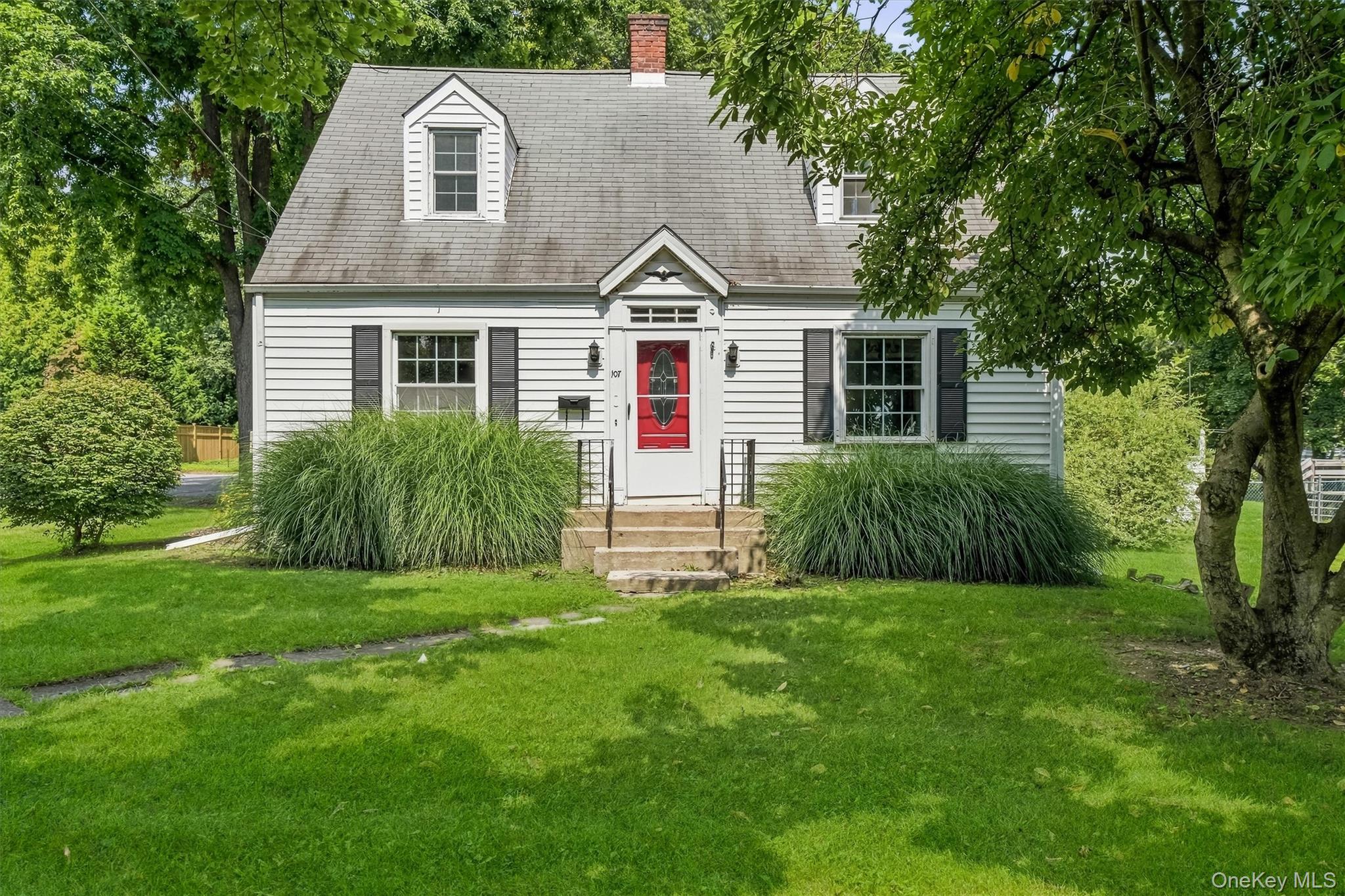 107 E Cedar Street Property Photo 6