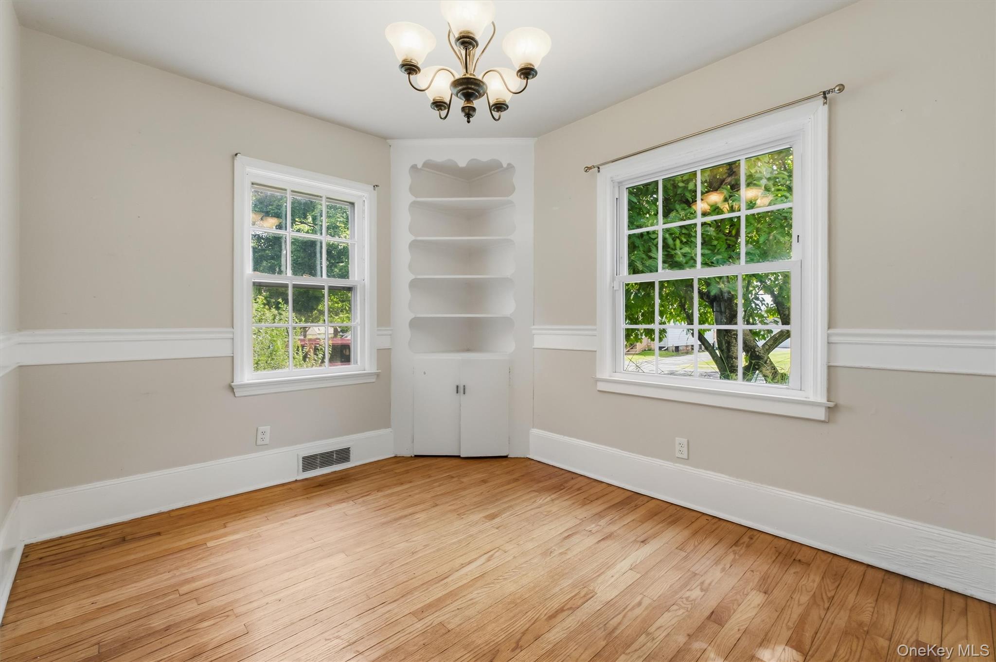 107 E Cedar Street Property Photo 15