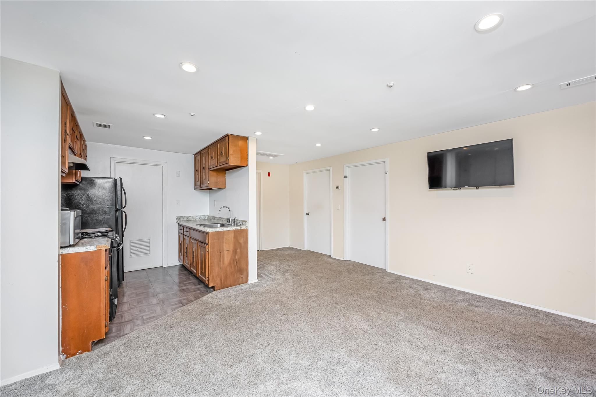 84 Glen Hollow Drive Property Photo 10