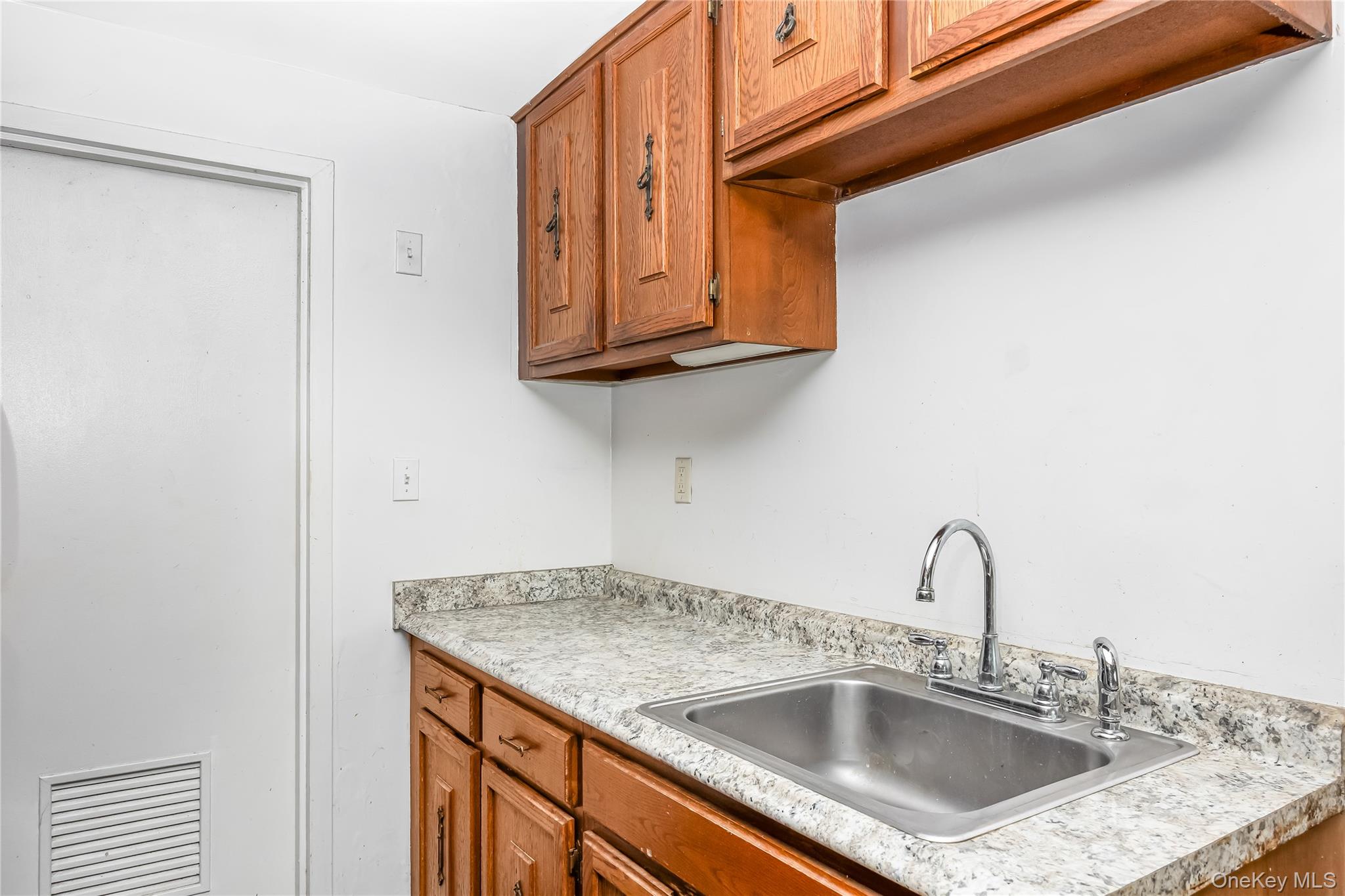 84 Glen Hollow Drive Property Photo 14