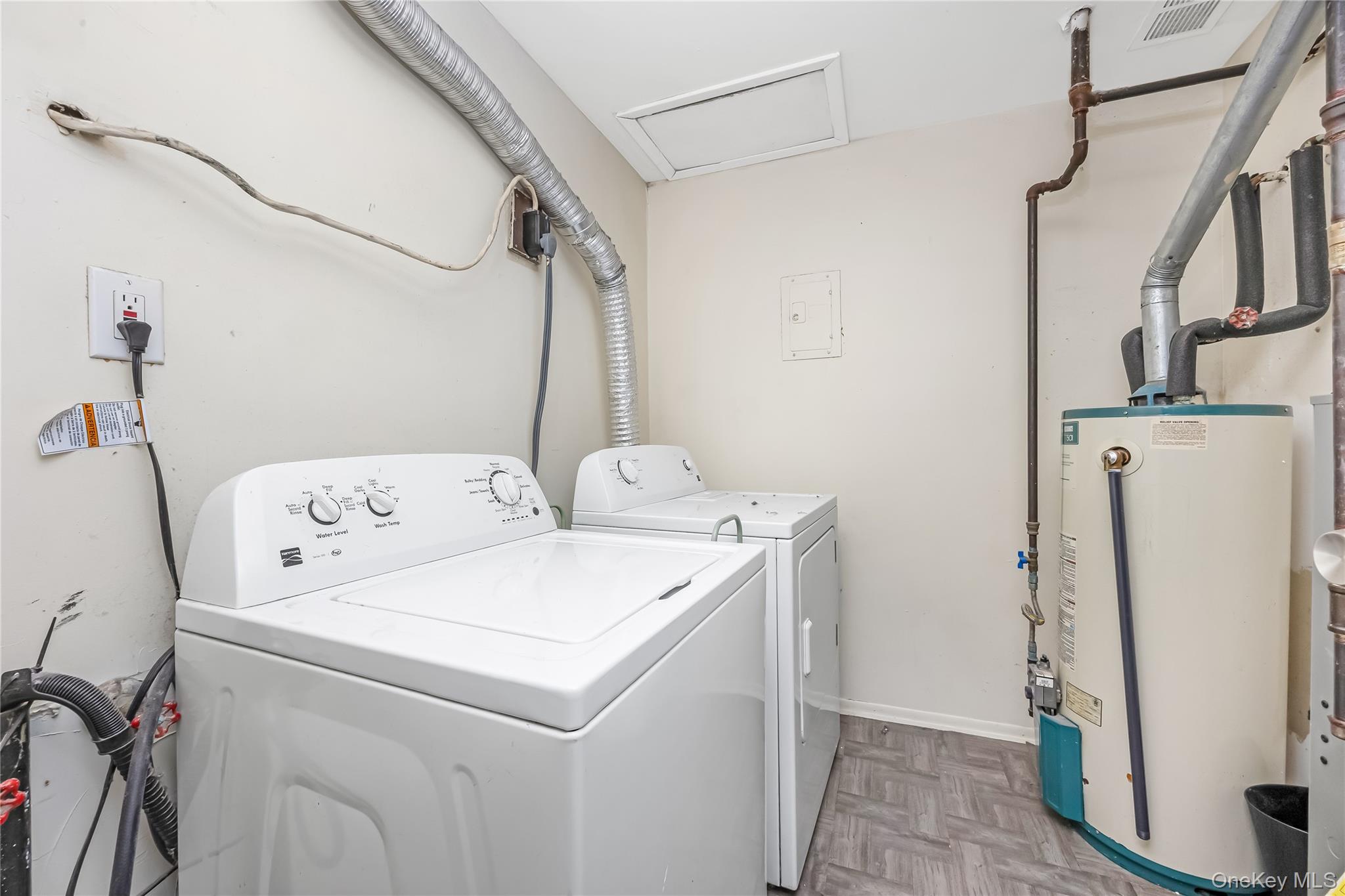 84 Glen Hollow Drive Property Photo 15