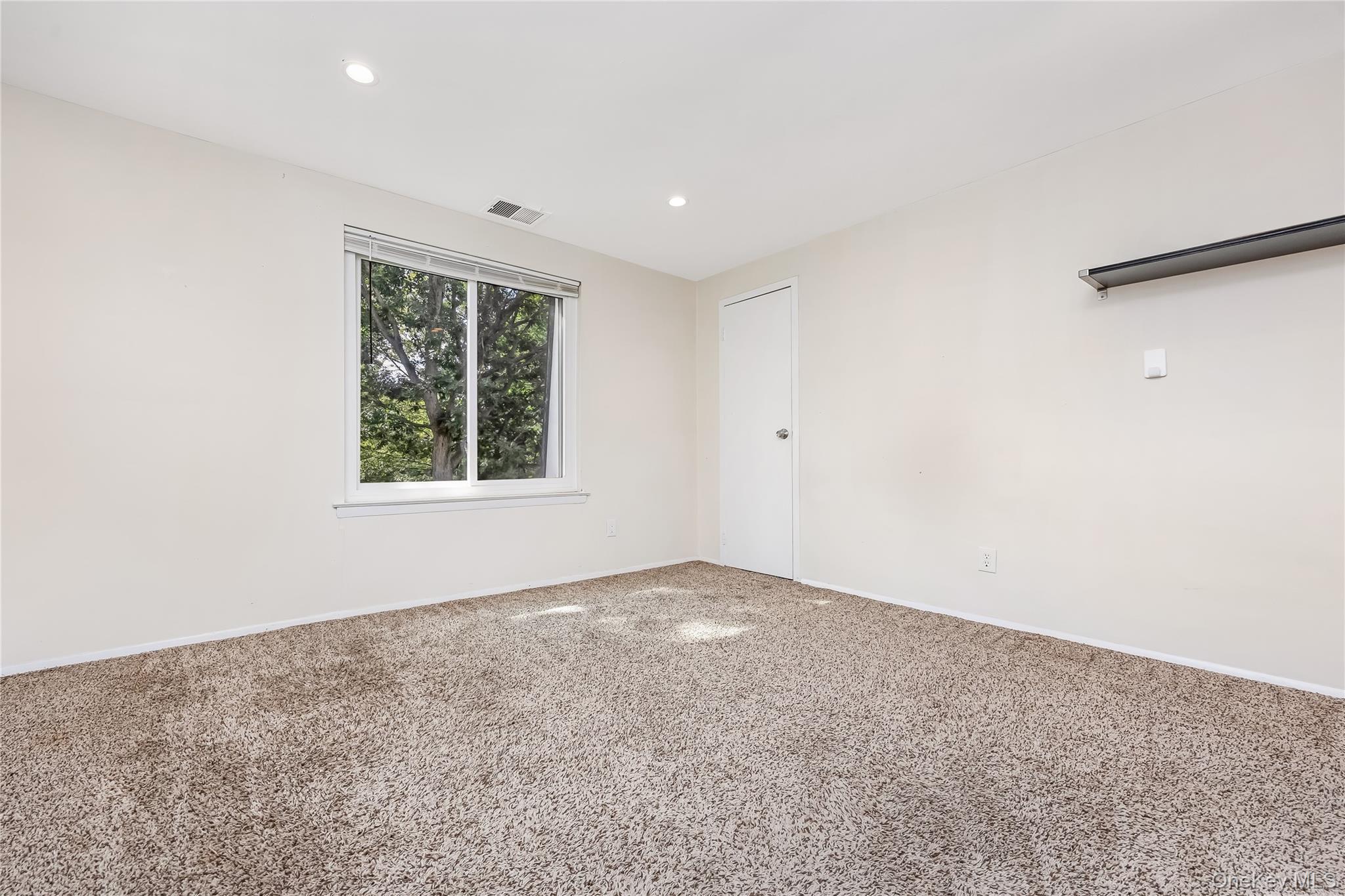 84 Glen Hollow Drive Property Photo 16
