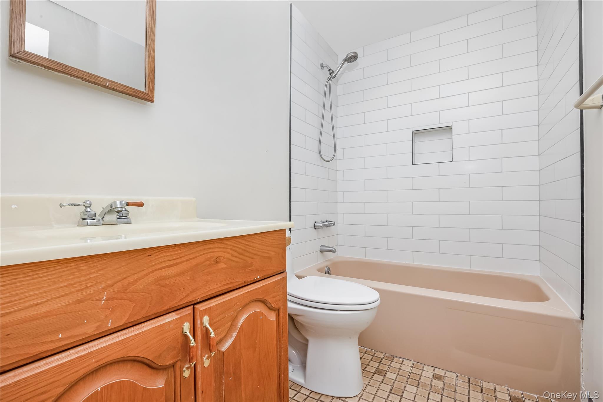 84 Glen Hollow Drive Property Photo 17