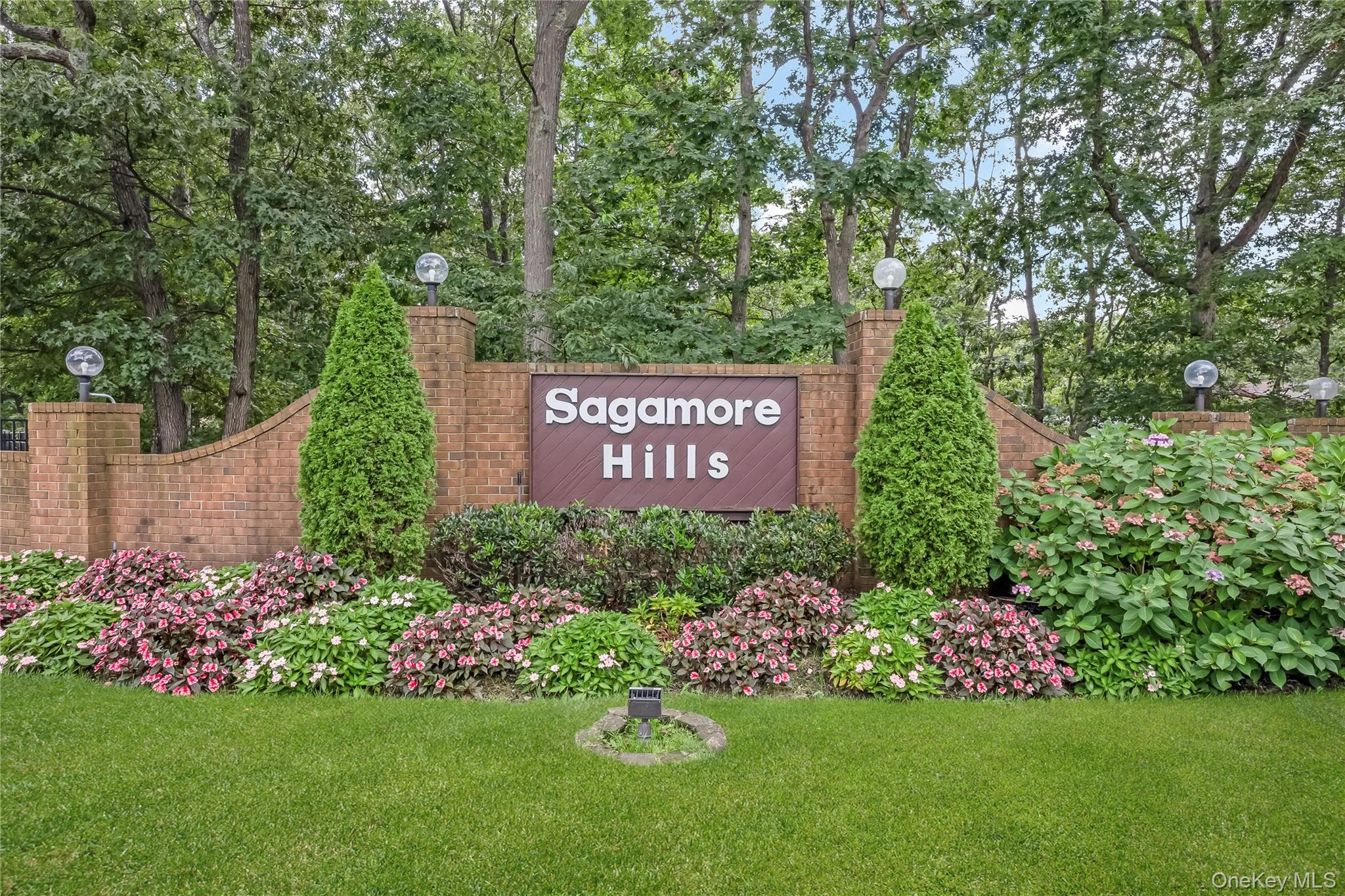 84 Glen Hollow Drive Property Photo 19