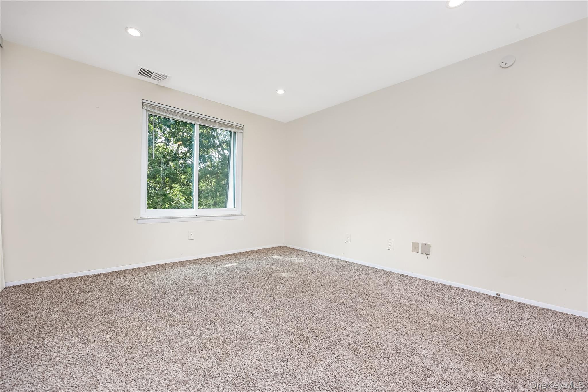84 Glen Hollow Drive Property Photo 21