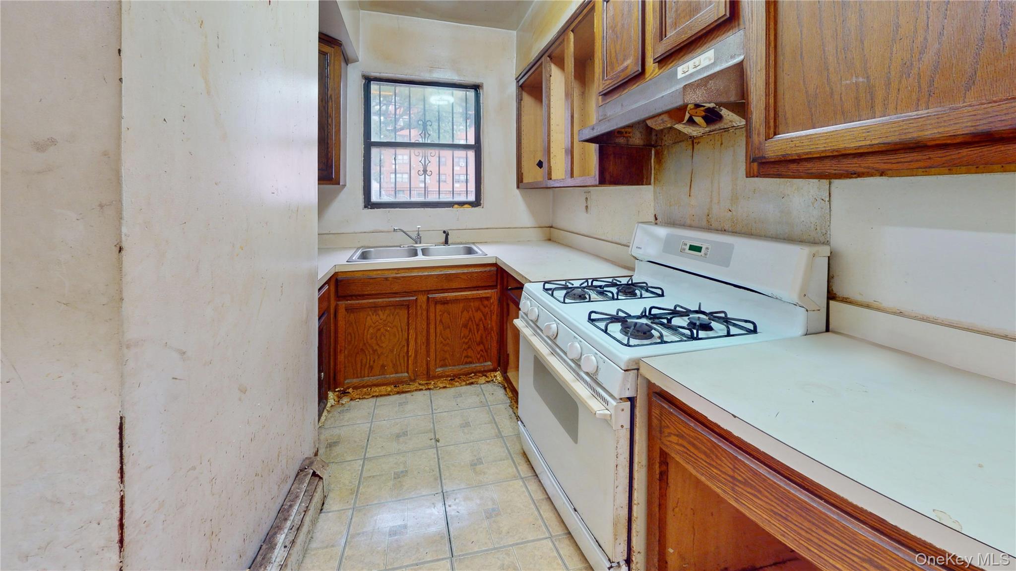 862 Leland Avenue 34a Property Photo 2