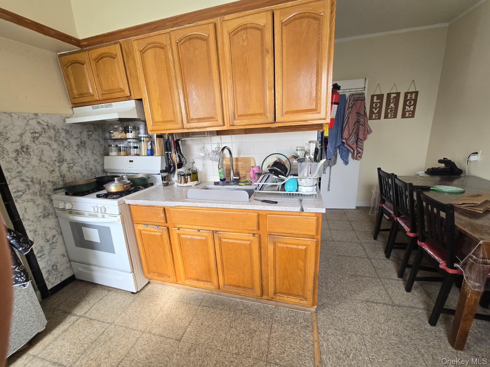 9734 86th Street Property Photo 23