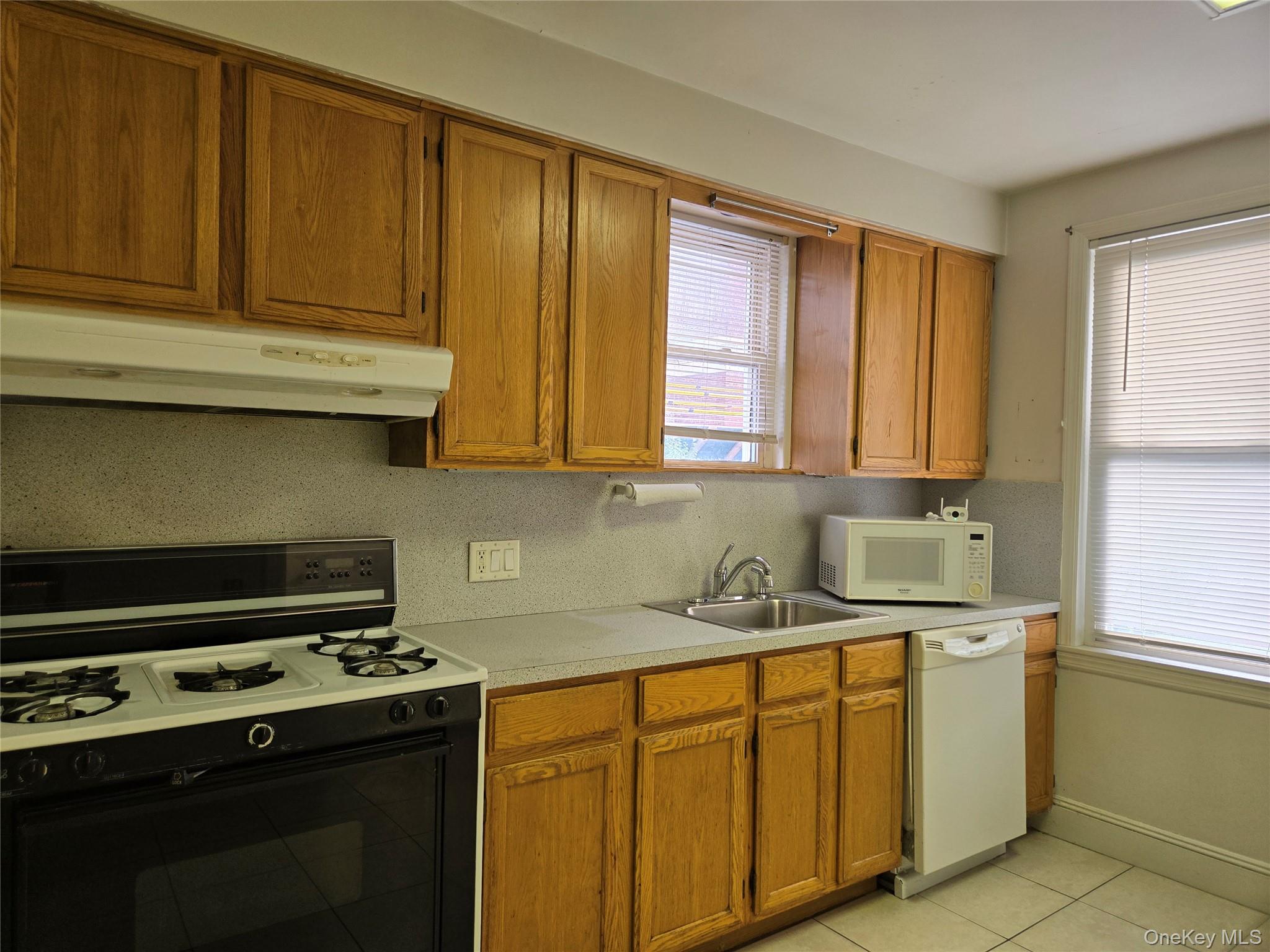 6746 80th Street Property Photo 7