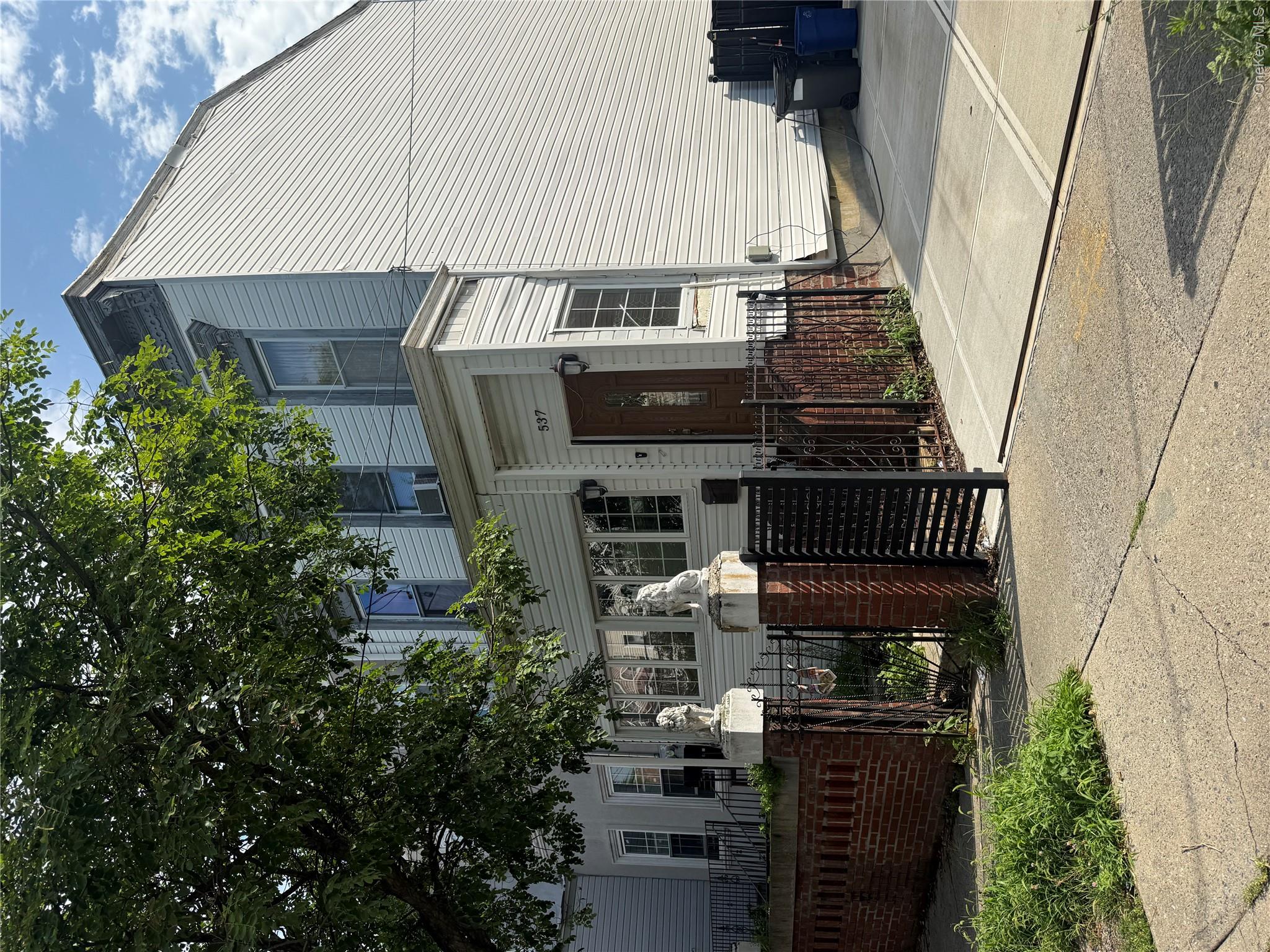537 Jerome Street Property Photo 2