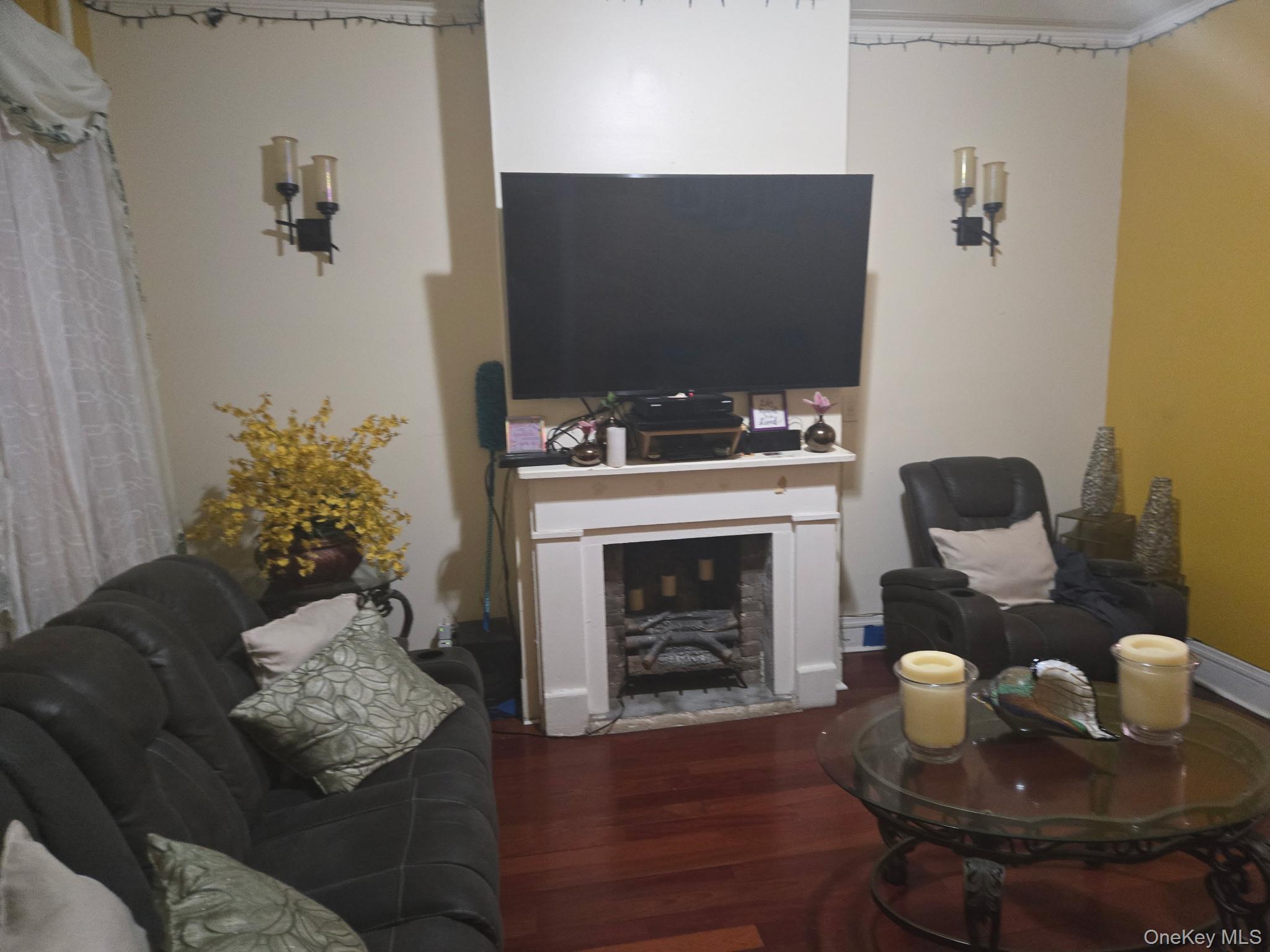 537 Jerome Street Property Photo 5