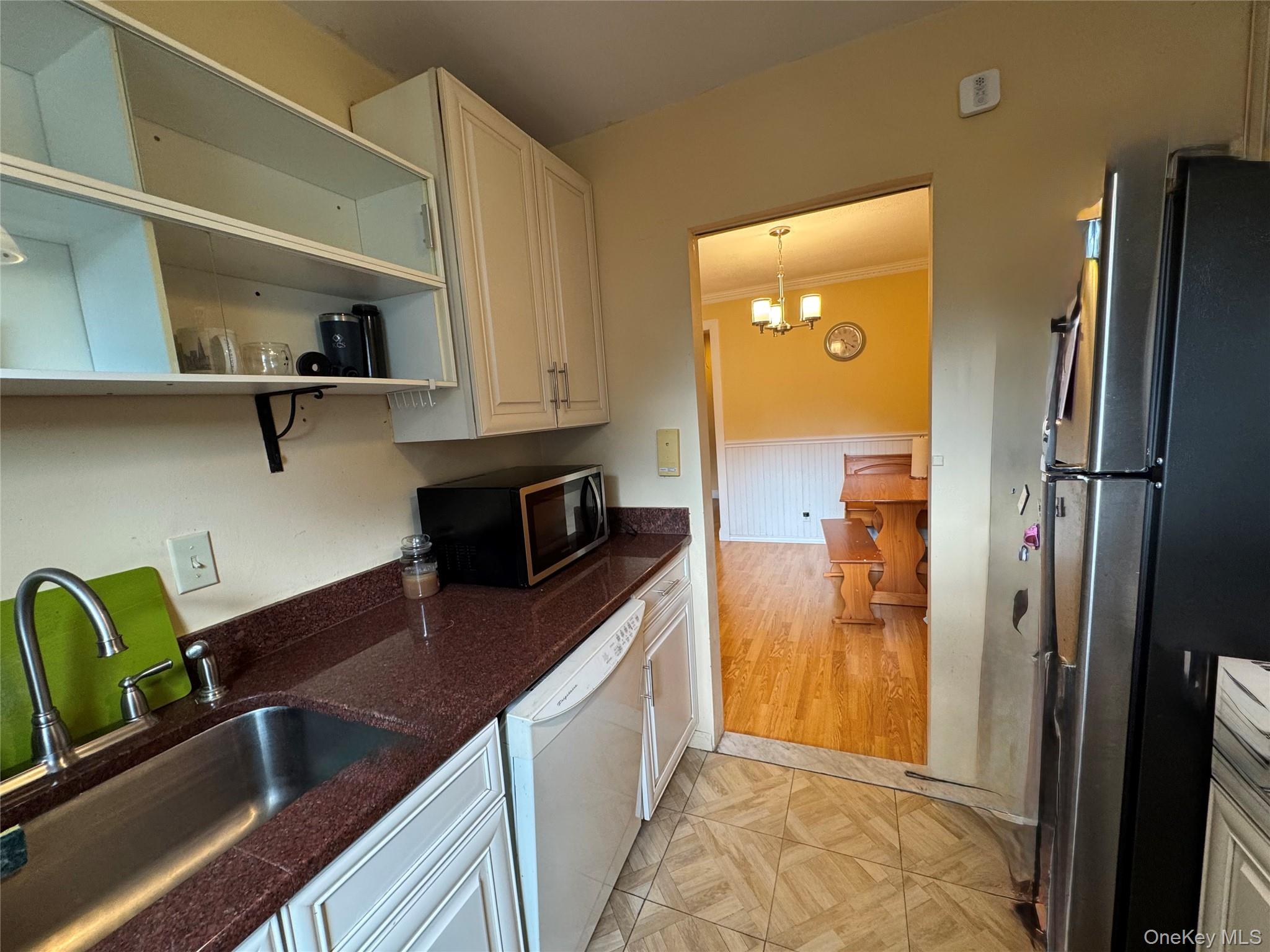 150-66 Jewel Avenue 79b Property Photo 6