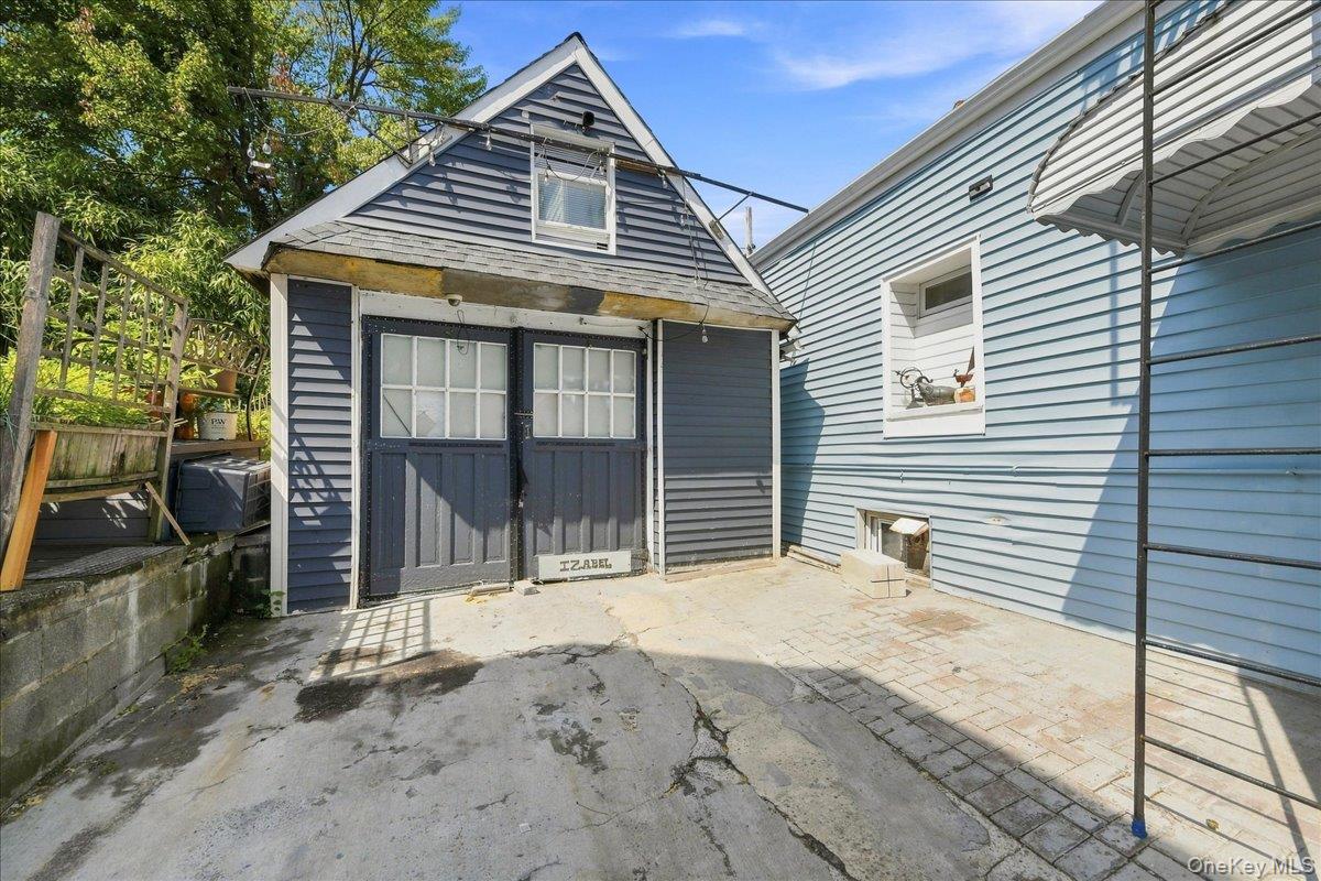 228 N 5th Avenue Property Photo 3