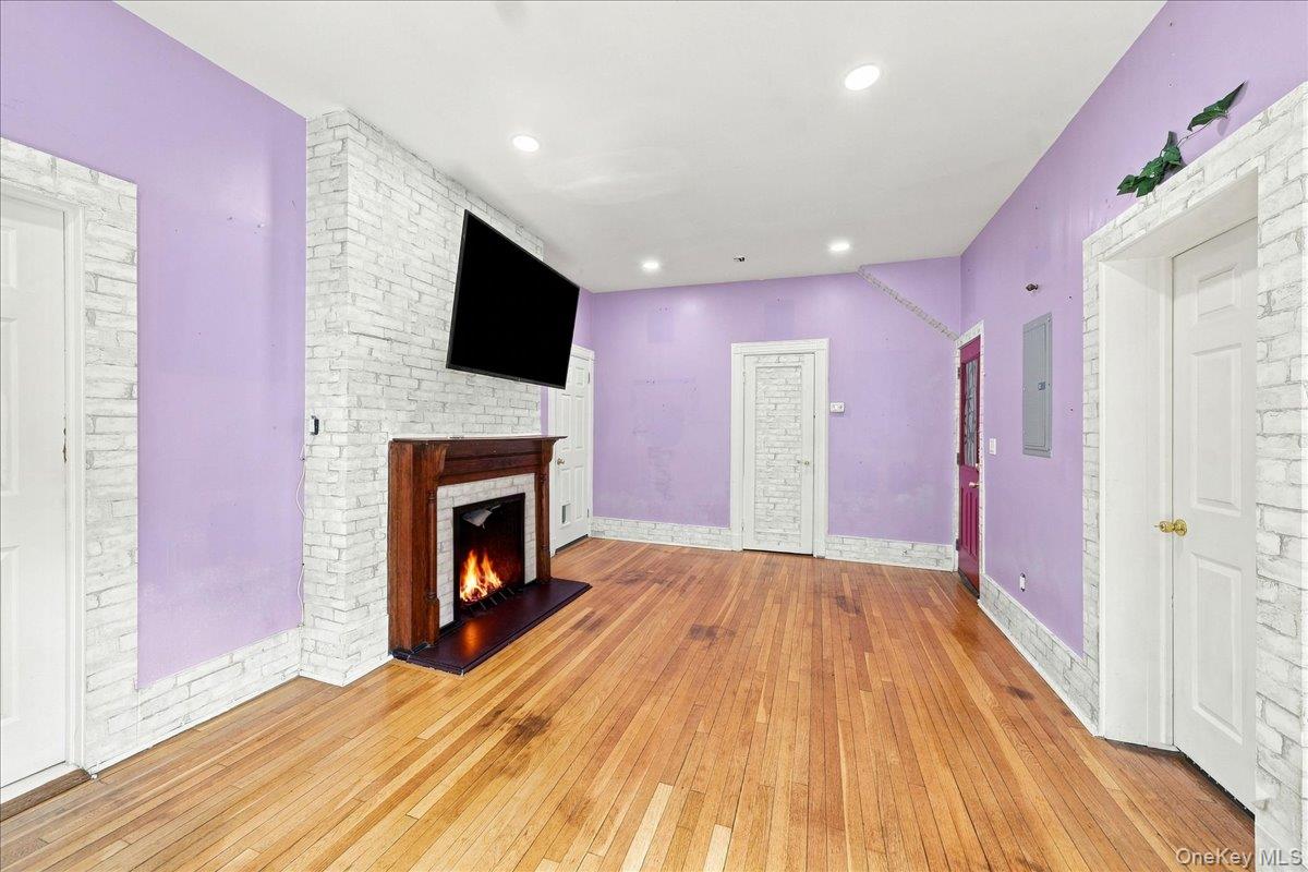228 N 5th Avenue Property Photo 6