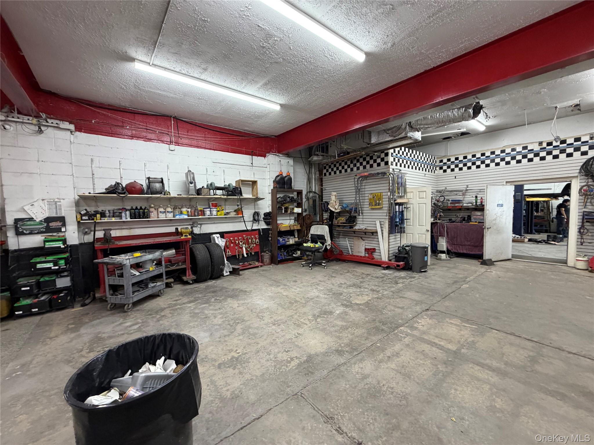 614 Washington St Property Photo 4