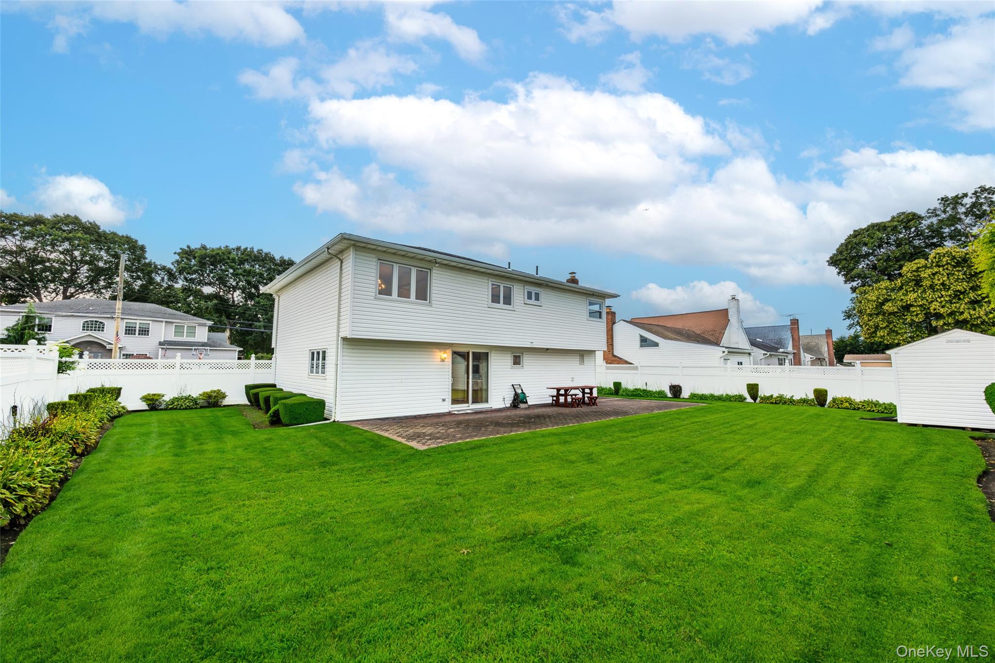 93 Toronto Avenue Property Photo 4