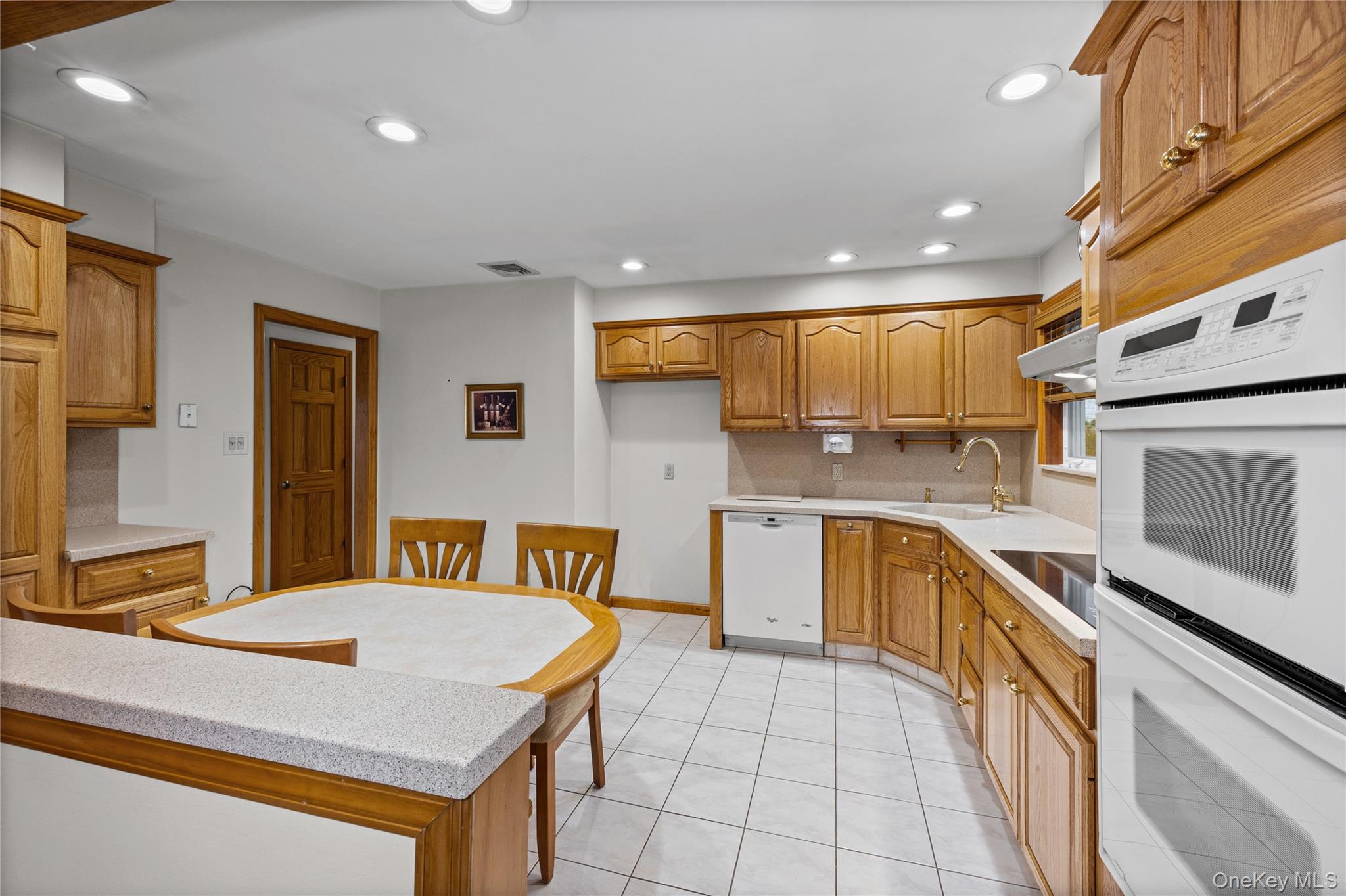 93 Toronto Avenue Property Photo 10
