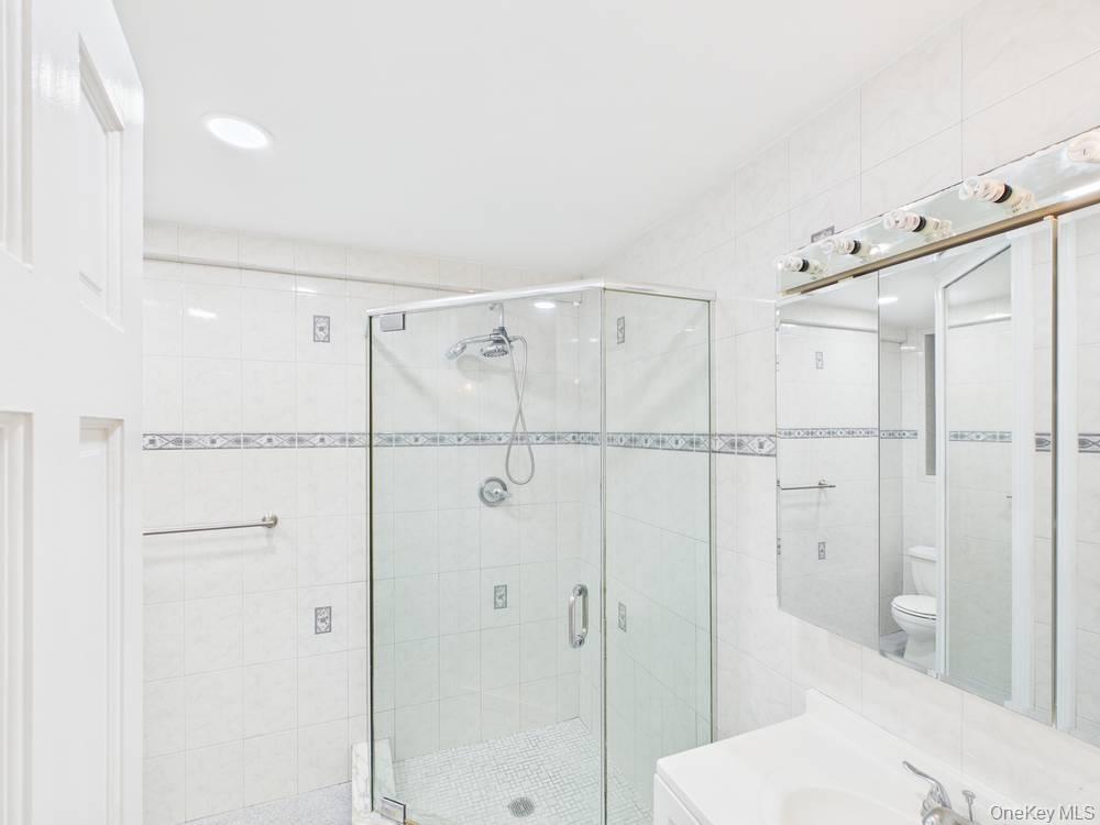 88-10 34 Avenue 3k Property Photo 6