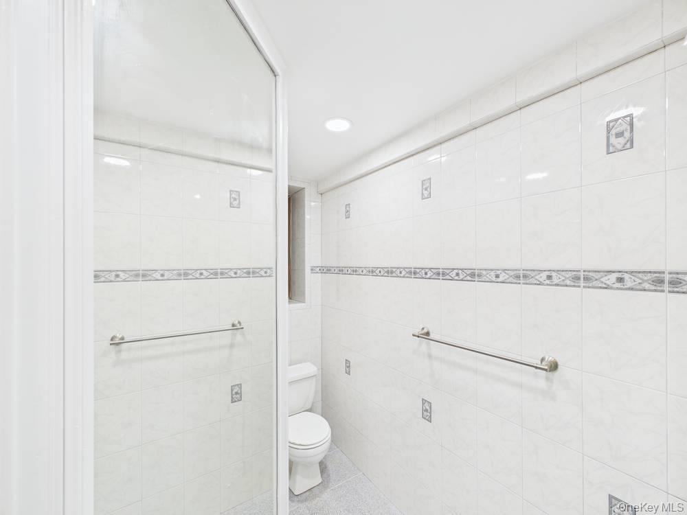 88-10 34 Avenue 3k Property Photo 7