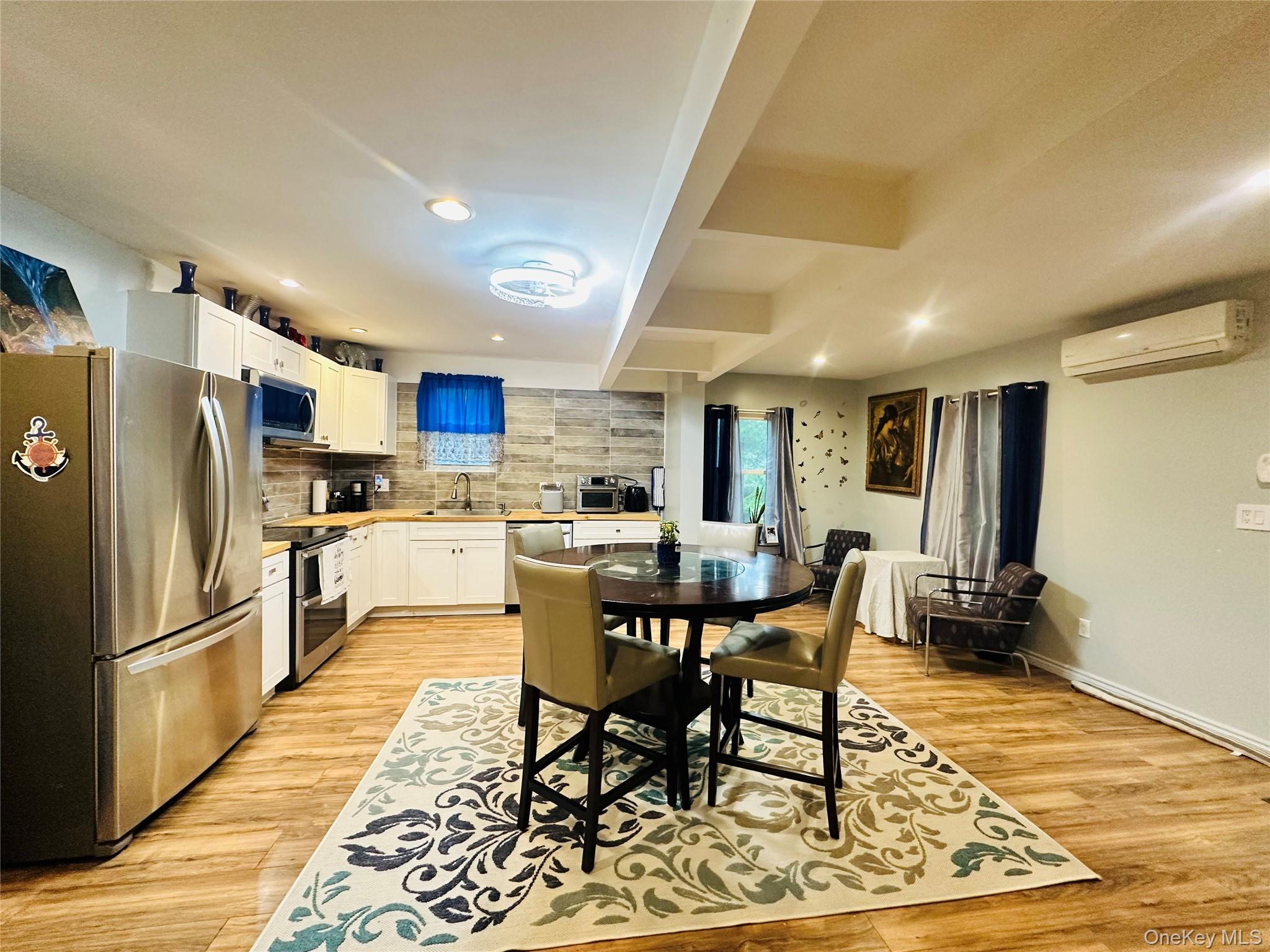 14 Macdonnell Heights Property Photo 4