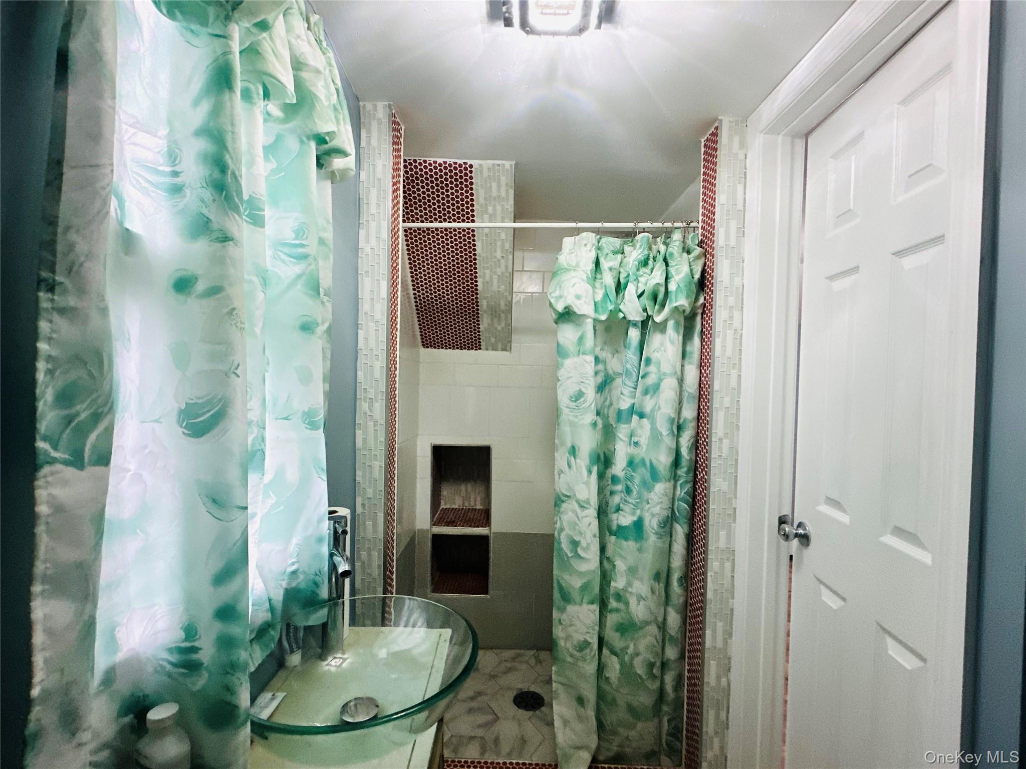 14 Macdonnell Heights Property Photo 16