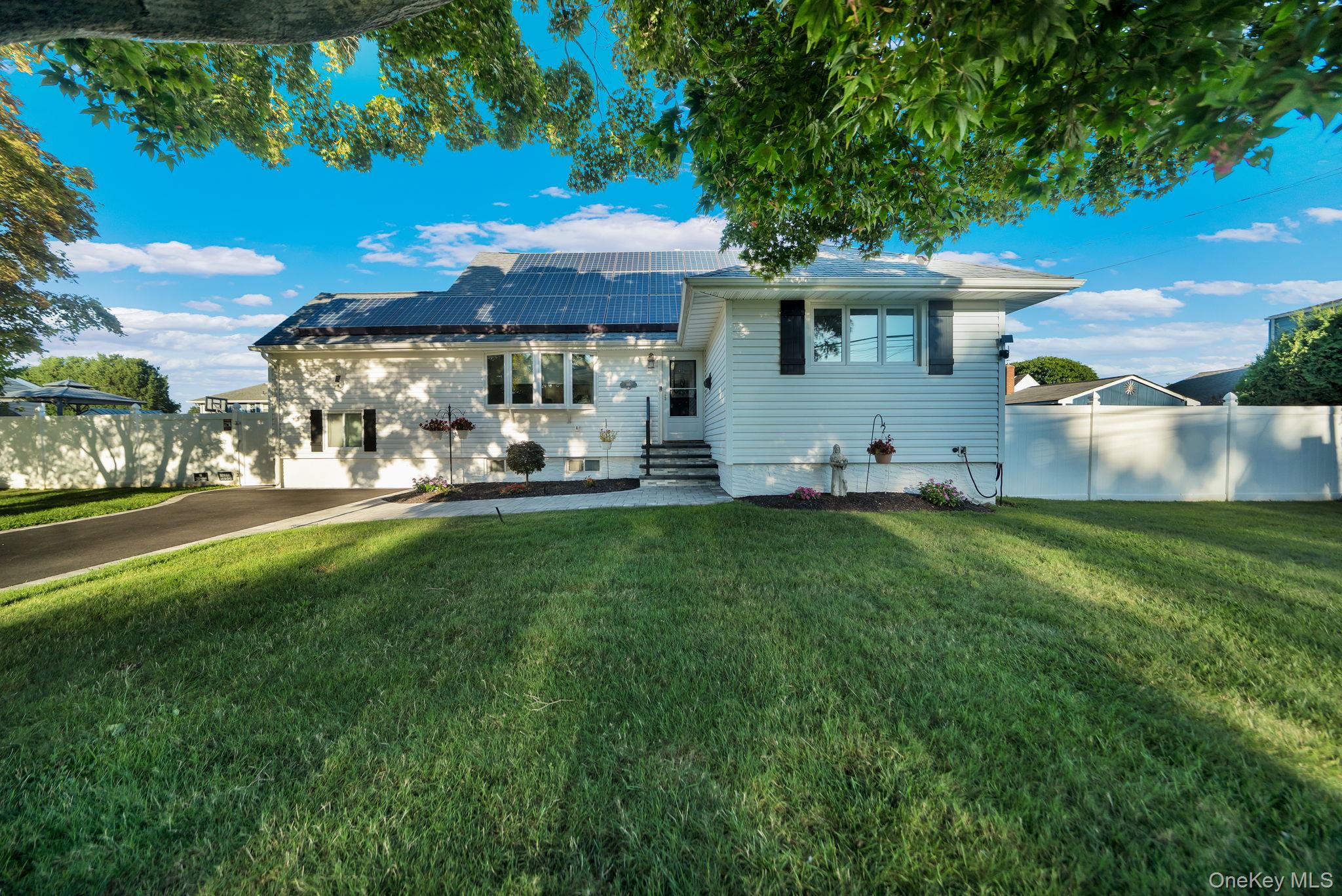 103 Queens Avenue Property Photo 2