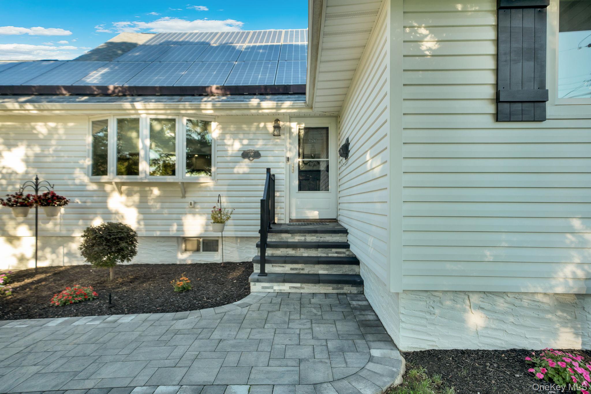 103 Queens Avenue Property Photo 3