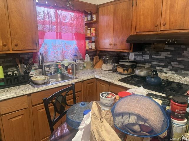 30 Saratoga Avenue Property Photo 3