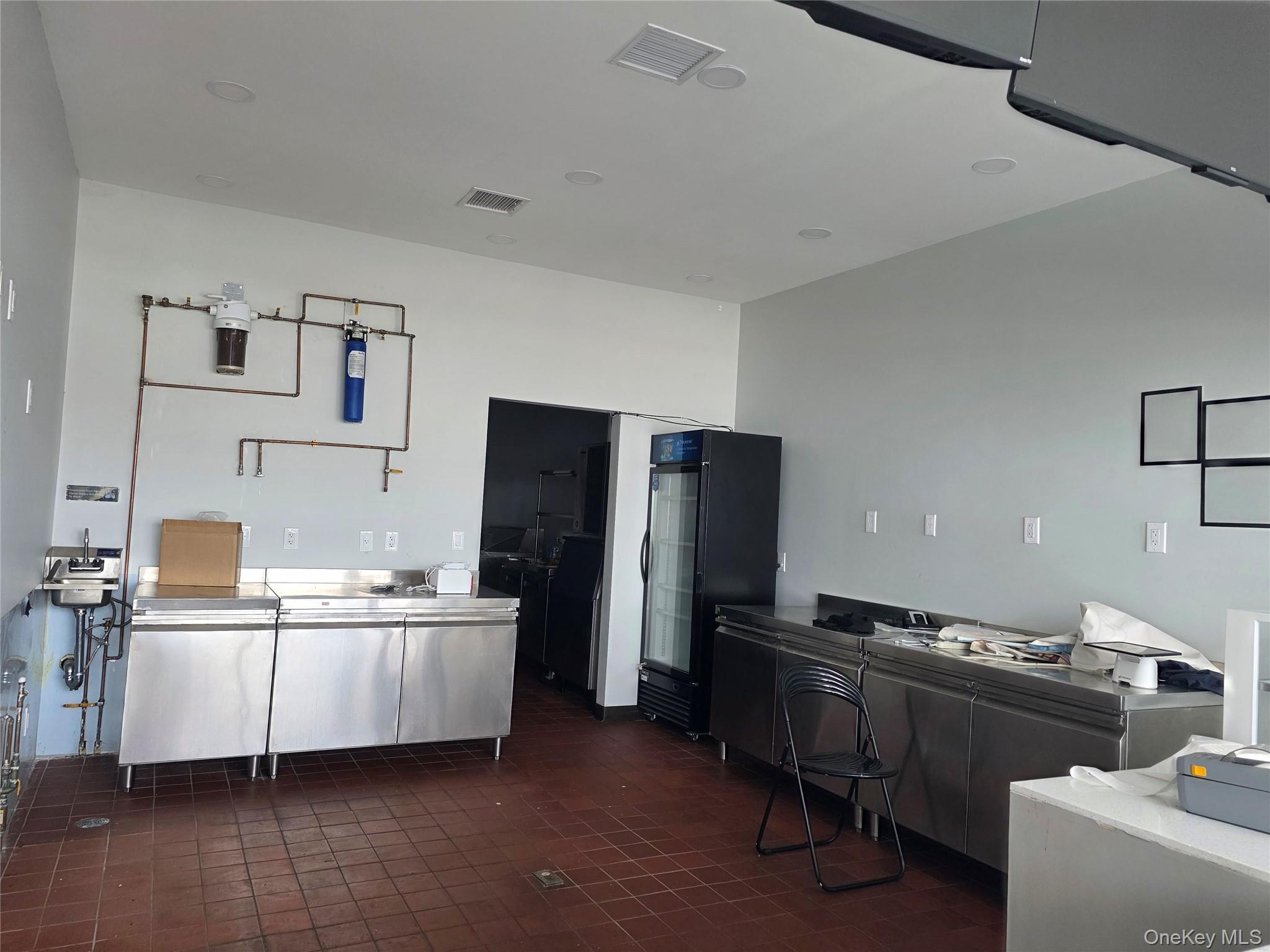1024 W Beech Street Property Photo 3