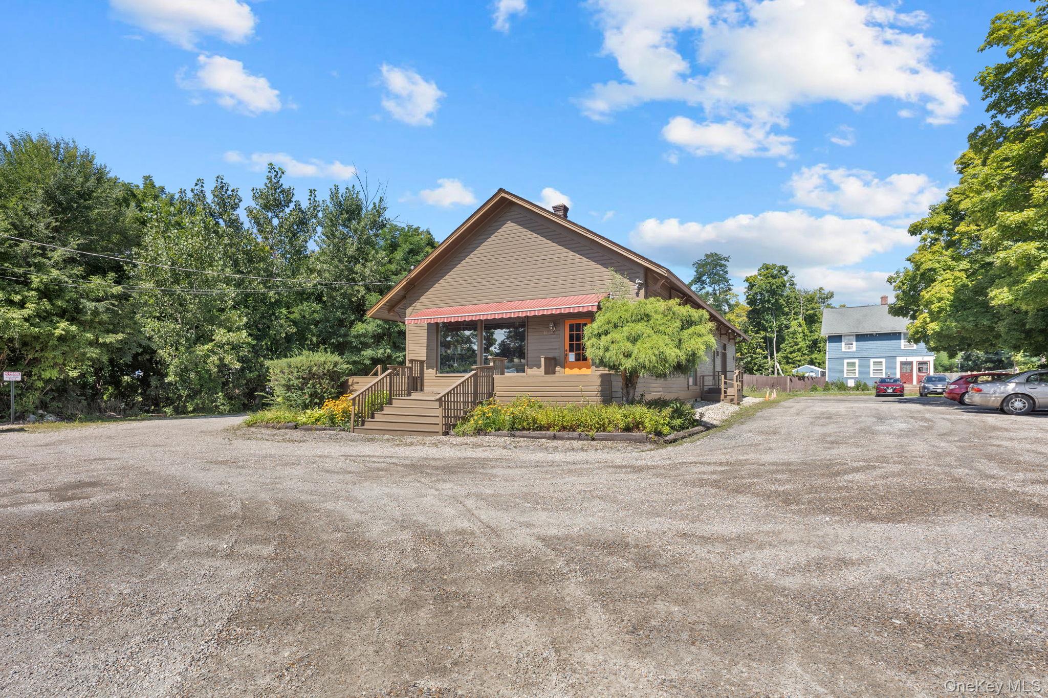 11 Railroad Plaza Property Photo 4