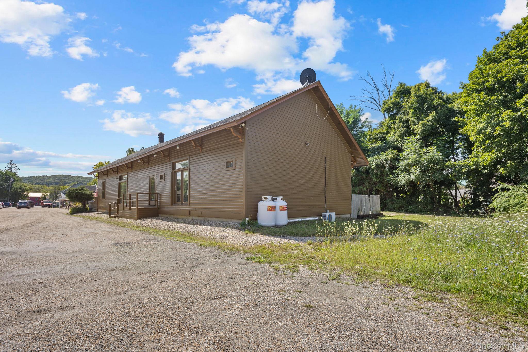 11 Railroad Plaza Property Photo 38