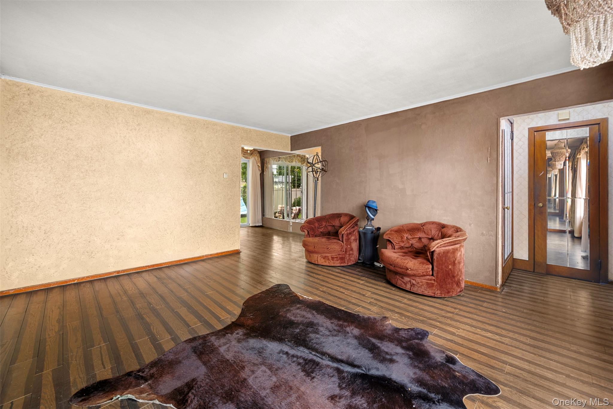 868 Spring Avenue Property Photo 8