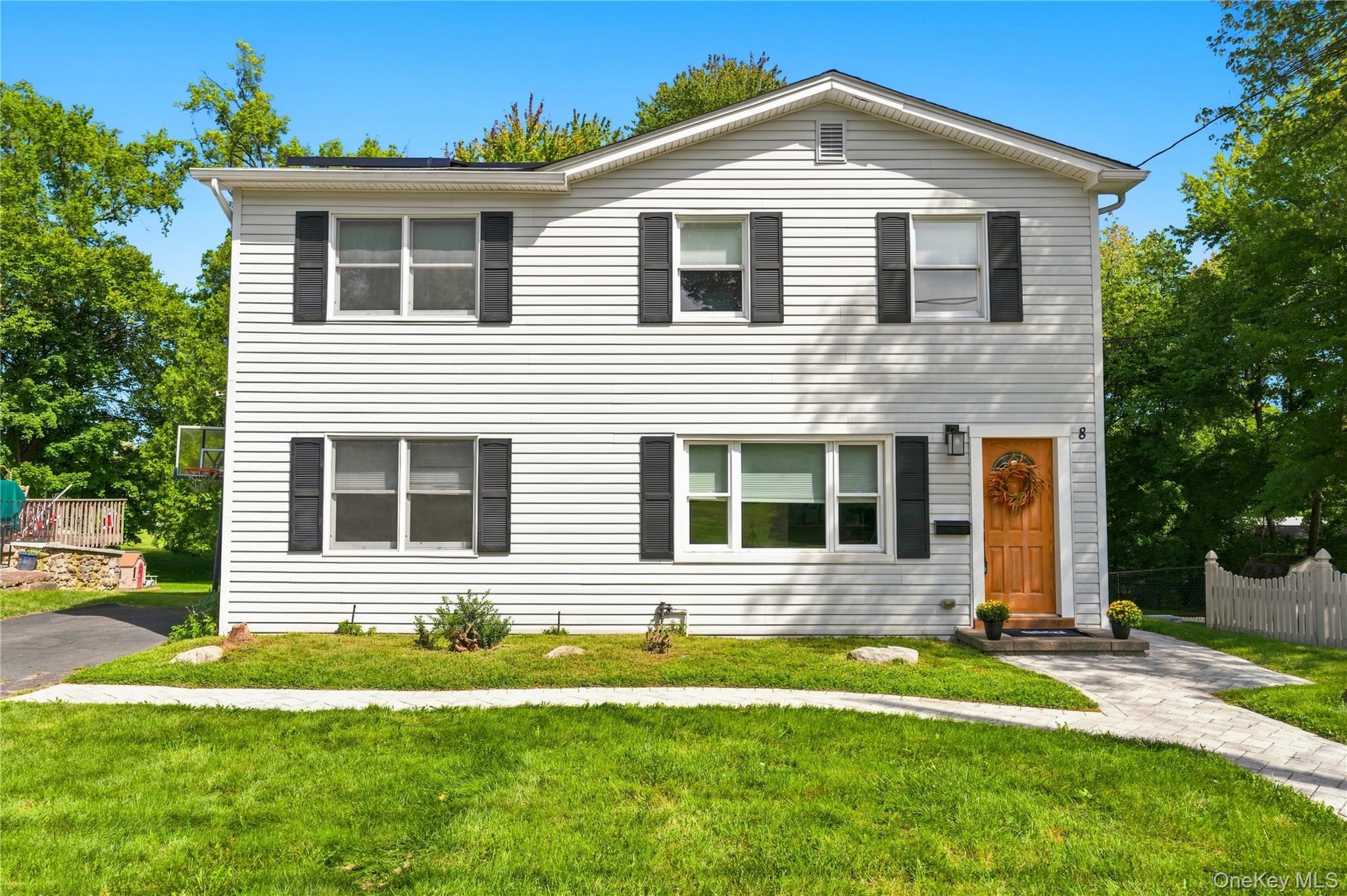 8 Loran Court Property Photo 1