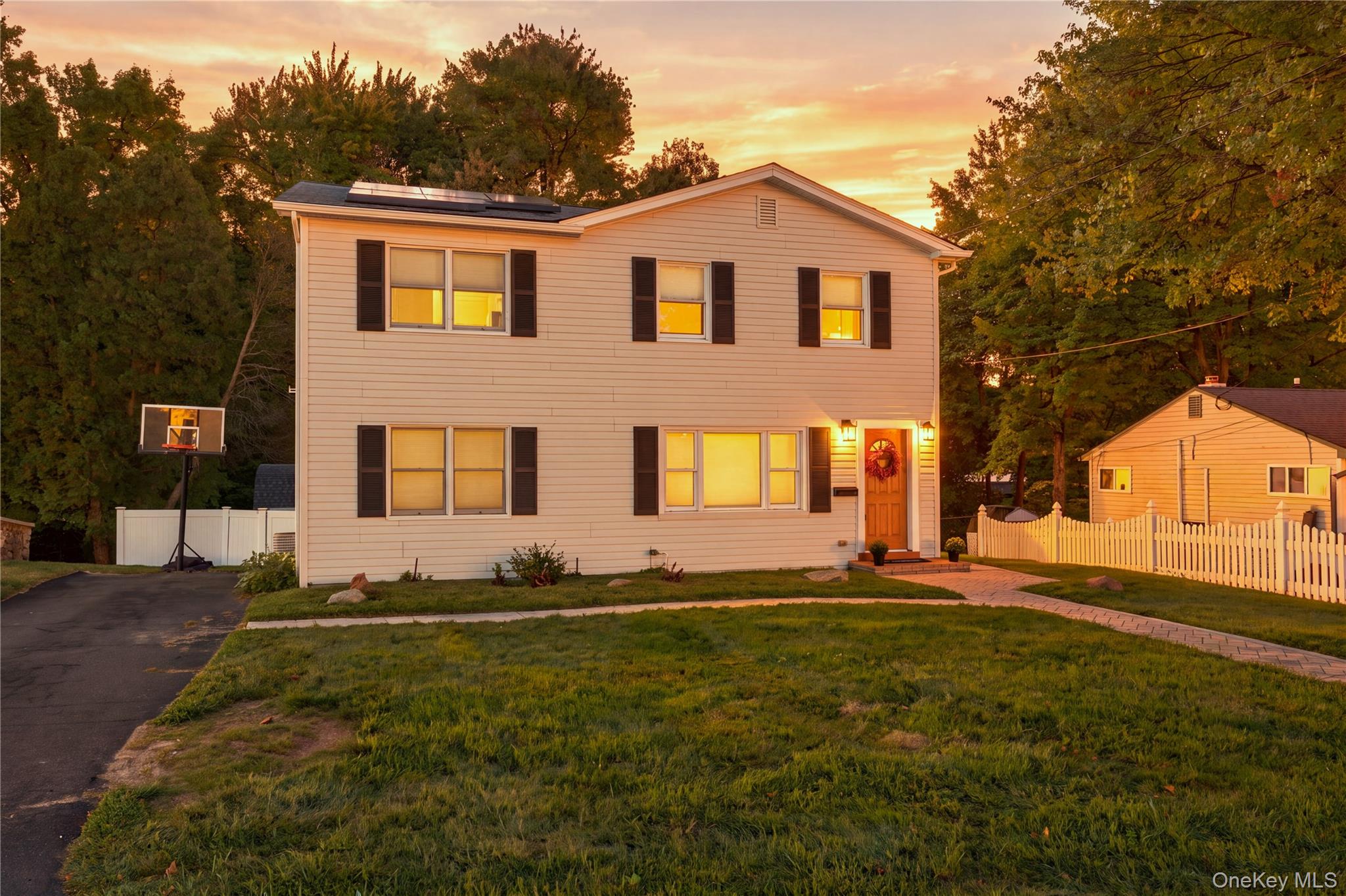 8 Loran Court Property Photo 2