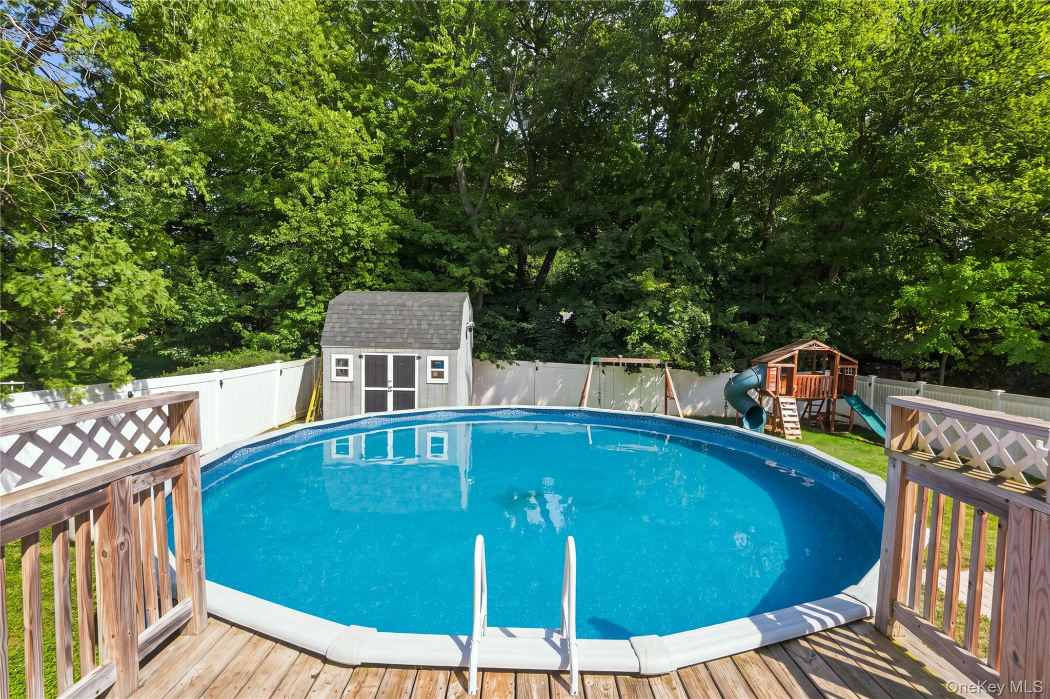 8 Loran Court Property Photo 32