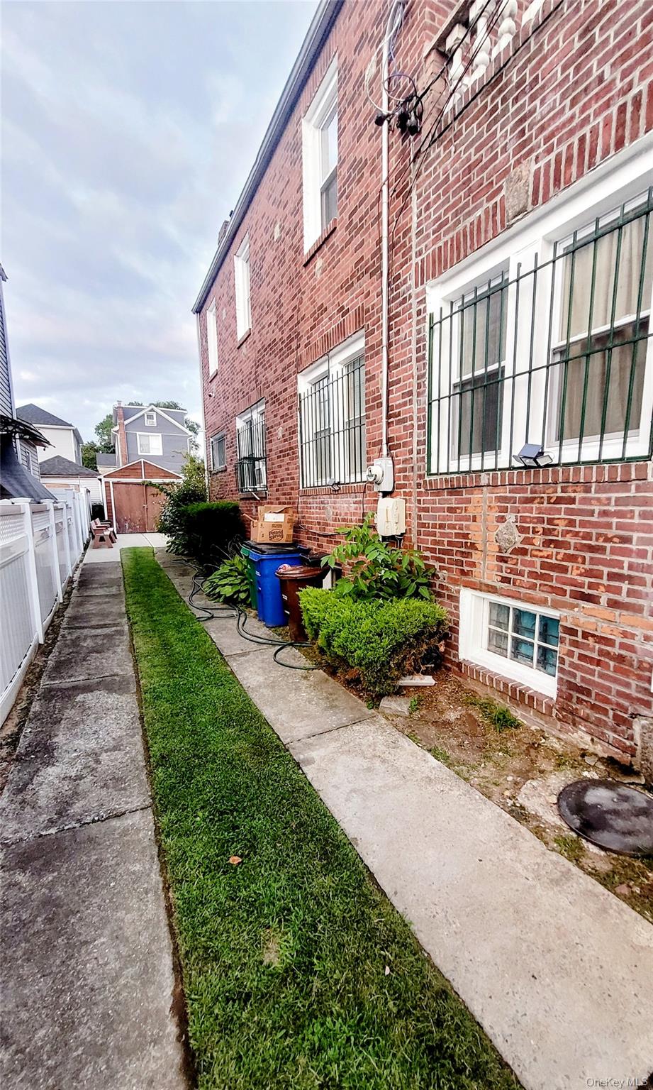 122-65 Nellis Street Property Photo 14