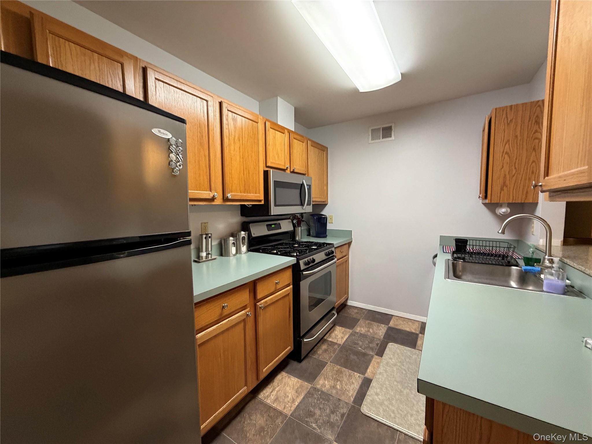18 Deer Court Drive Building 19 Unit 18 Property Photo 5