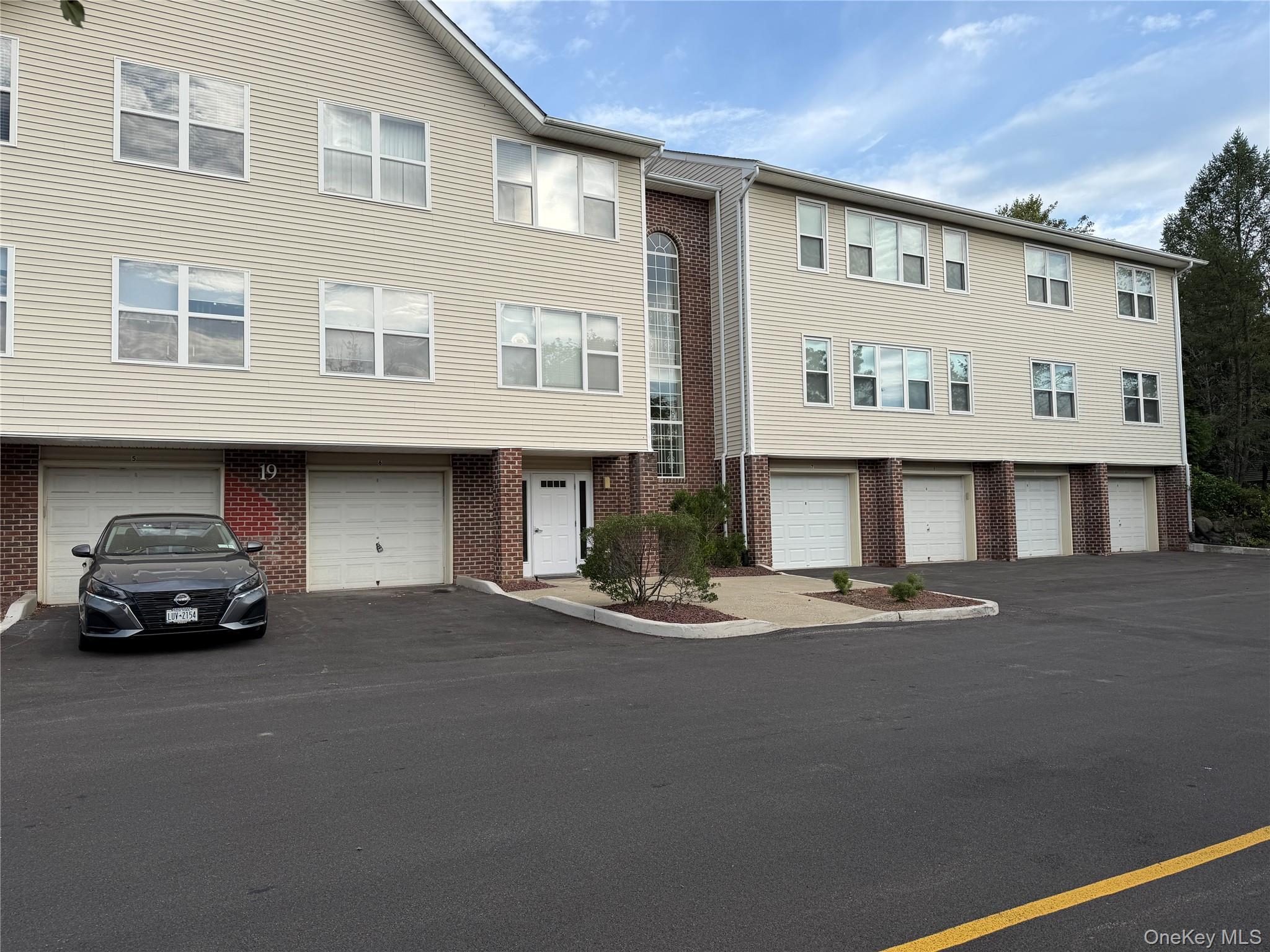 18 Deer Ct Drive Building 19 Unit 18 Property Photo 1