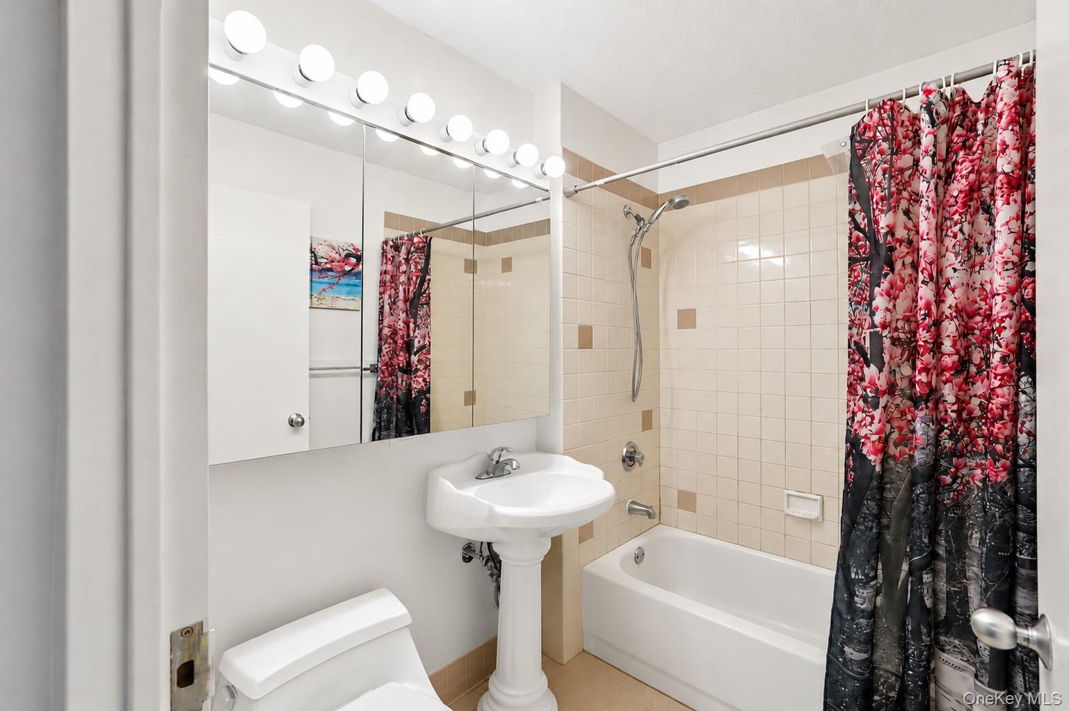 4-74 48th Avenue 14m Property Photo 22