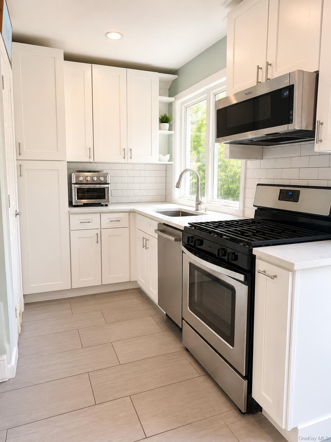 24 Wisconsin Street Property Photo 5